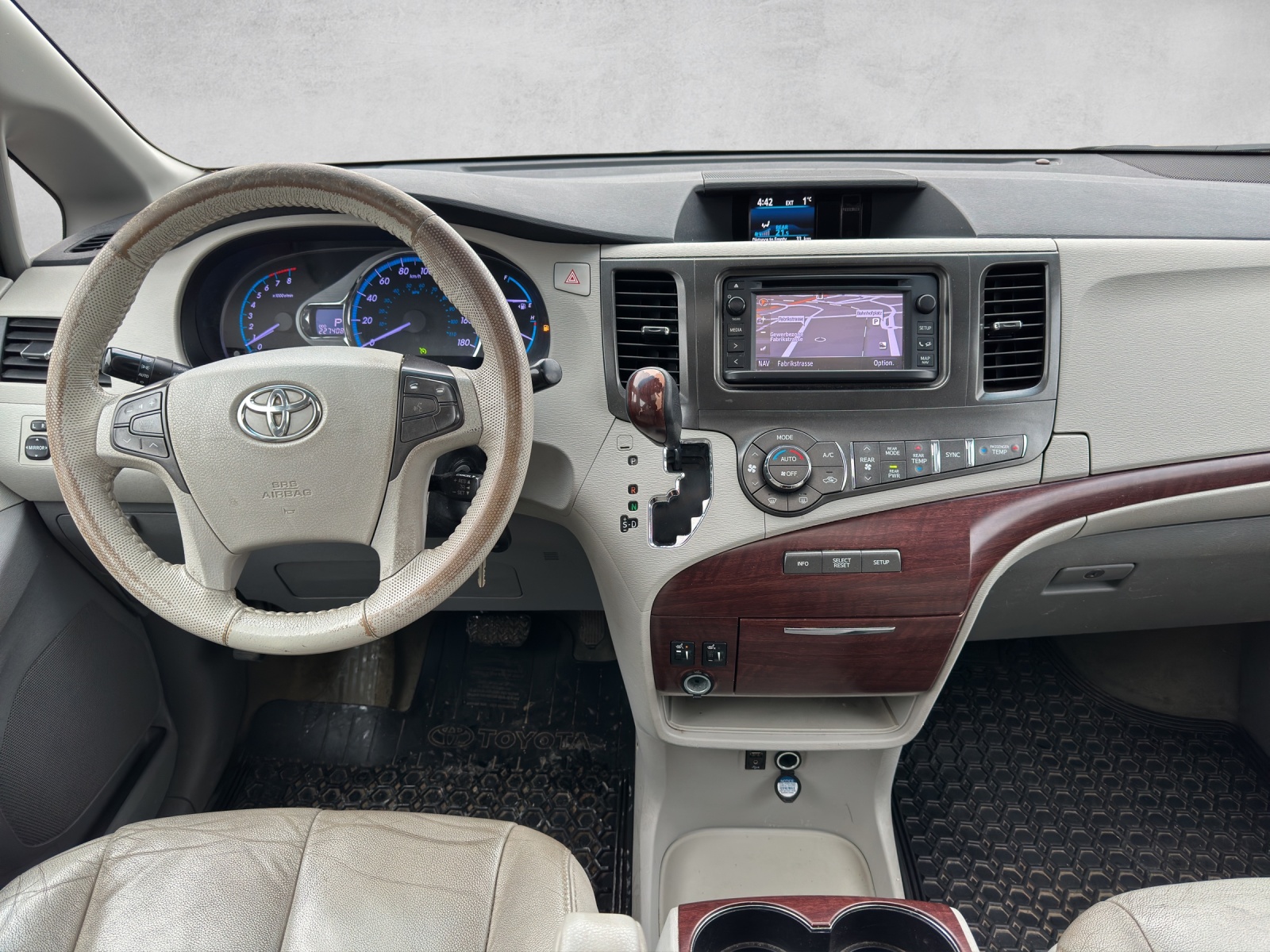 TOYOTA Sienna 3.5 A 4WD-image-9