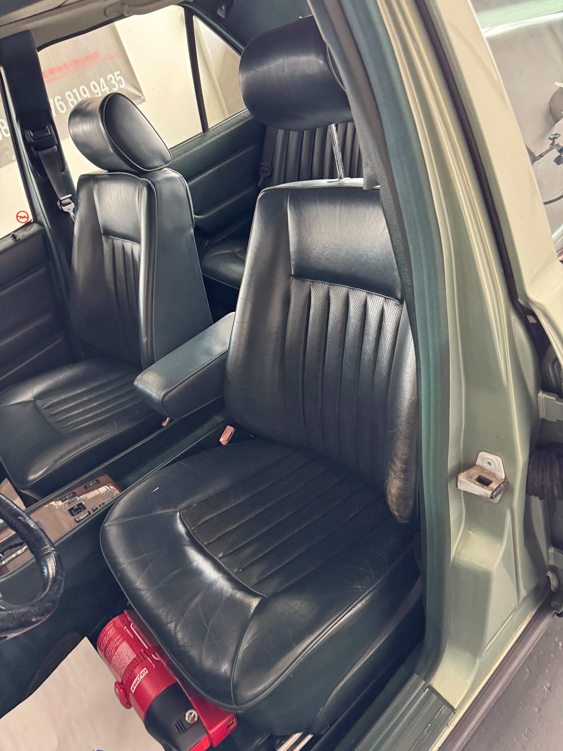 MERCEDES-BENZ 300 E-image-14
