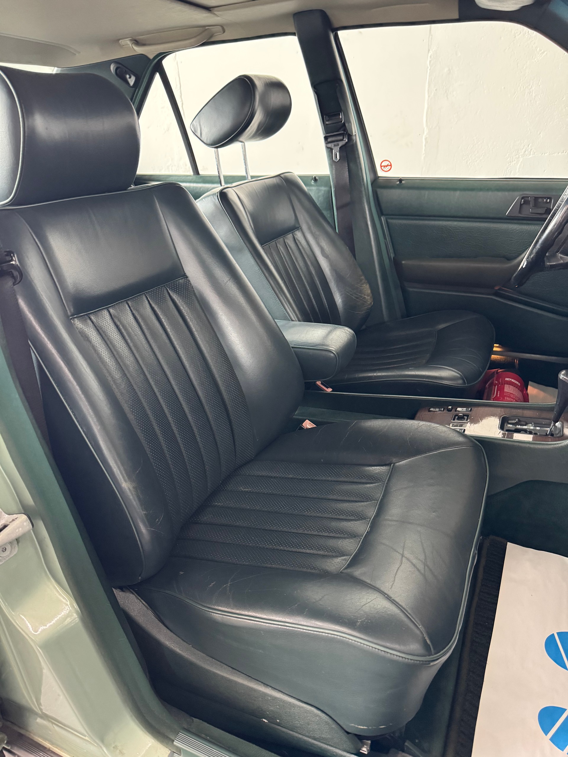 MERCEDES-BENZ 300 E-image-20