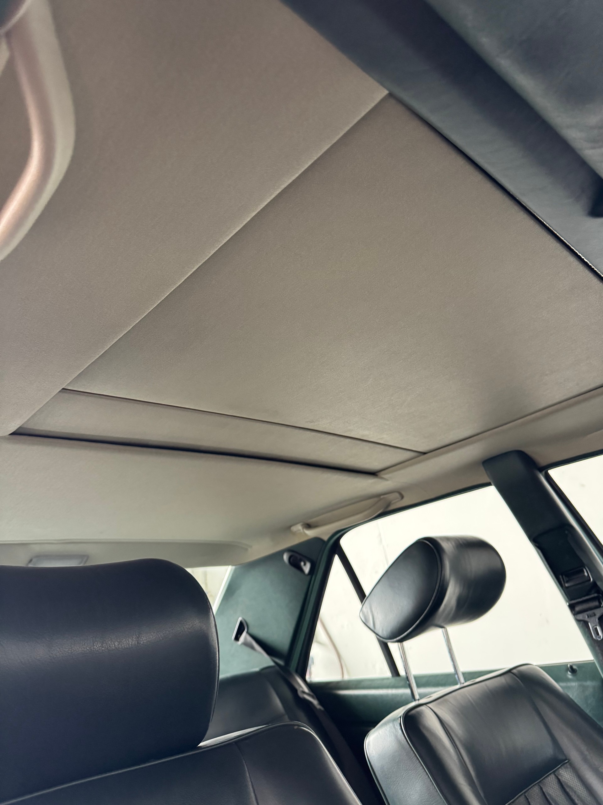 MERCEDES-BENZ 300 E-image-21