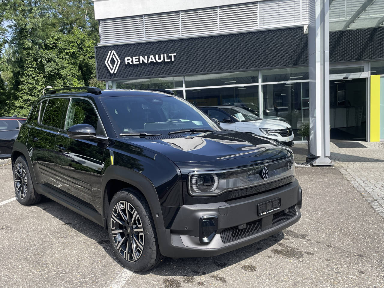 RENAULT R4 E-TECH ELECTRIC iconic 150PS Comfort Range-image-0