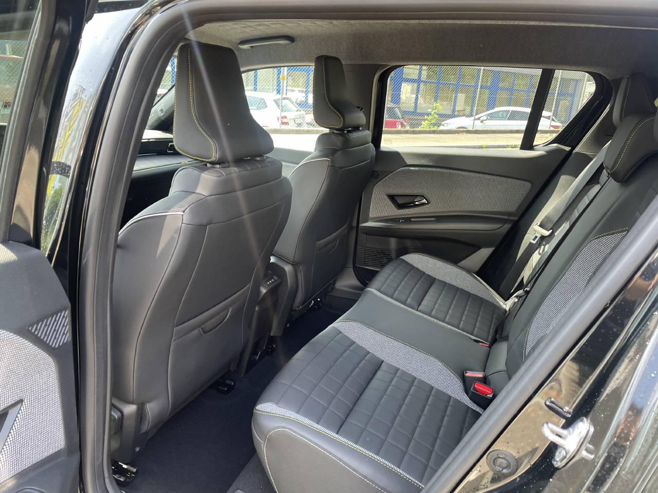 RENAULT R4 E-TECH ELECTRIC iconic 150PS Comfort Range-image-8