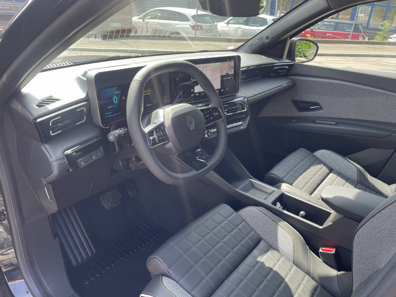 RENAULT R4 E-TECH ELECTRIC iconic 150PS Comfort Range-image-6