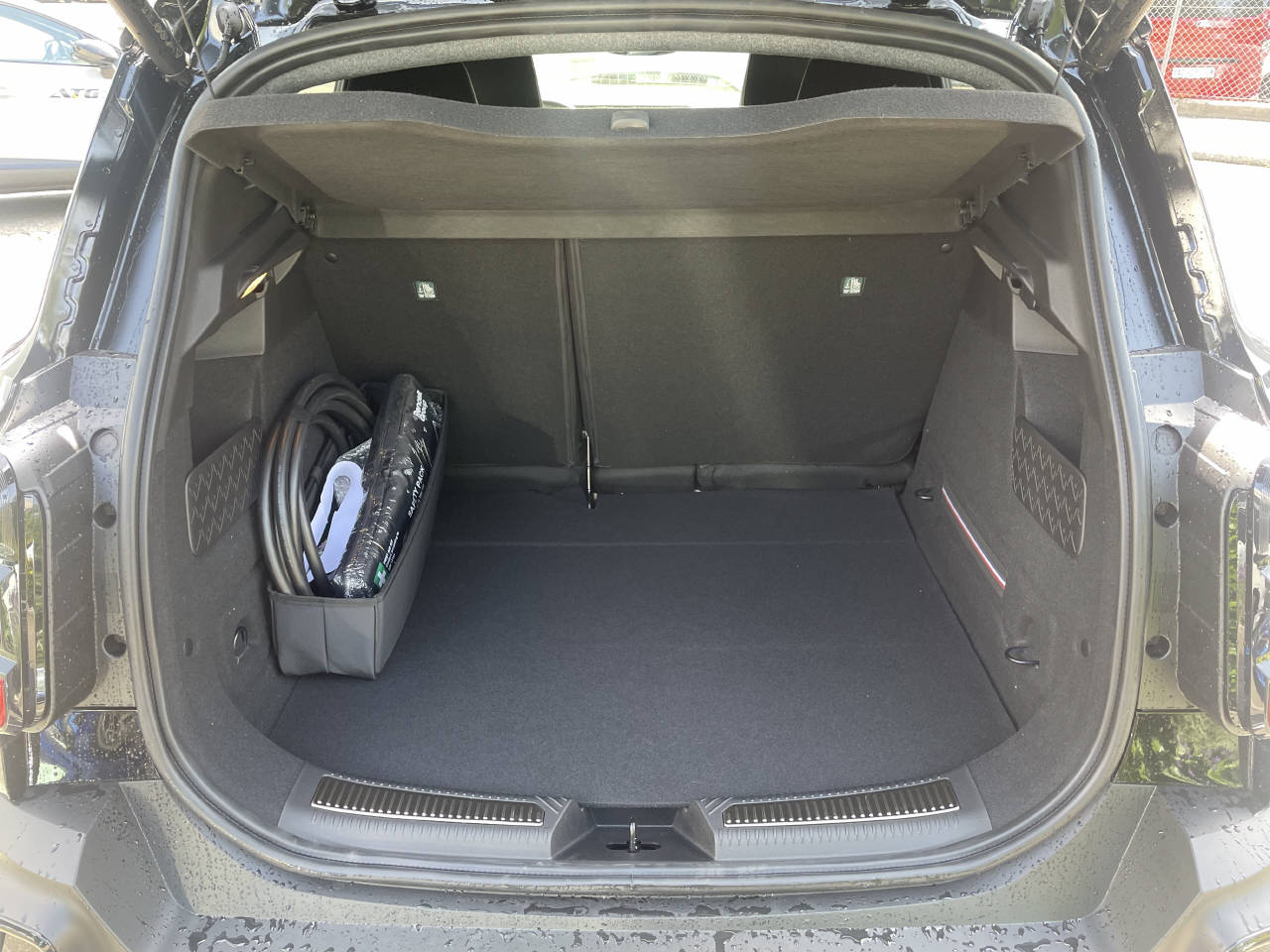 RENAULT R4 E-TECH ELECTRIC iconic 150PS Comfort Range-image-10