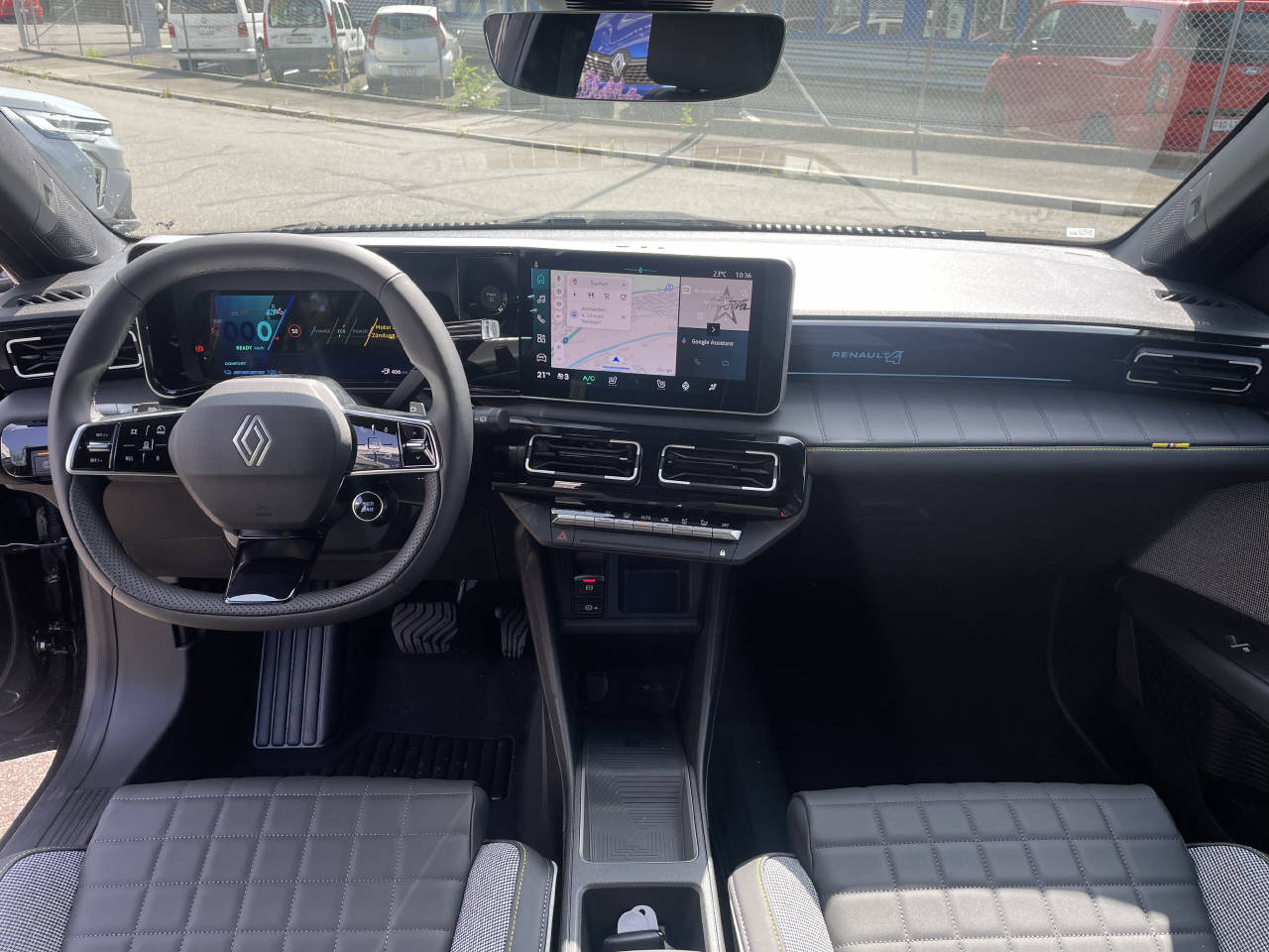 RENAULT R4 E-TECH ELECTRIC iconic 150PS Comfort Range-image-7
