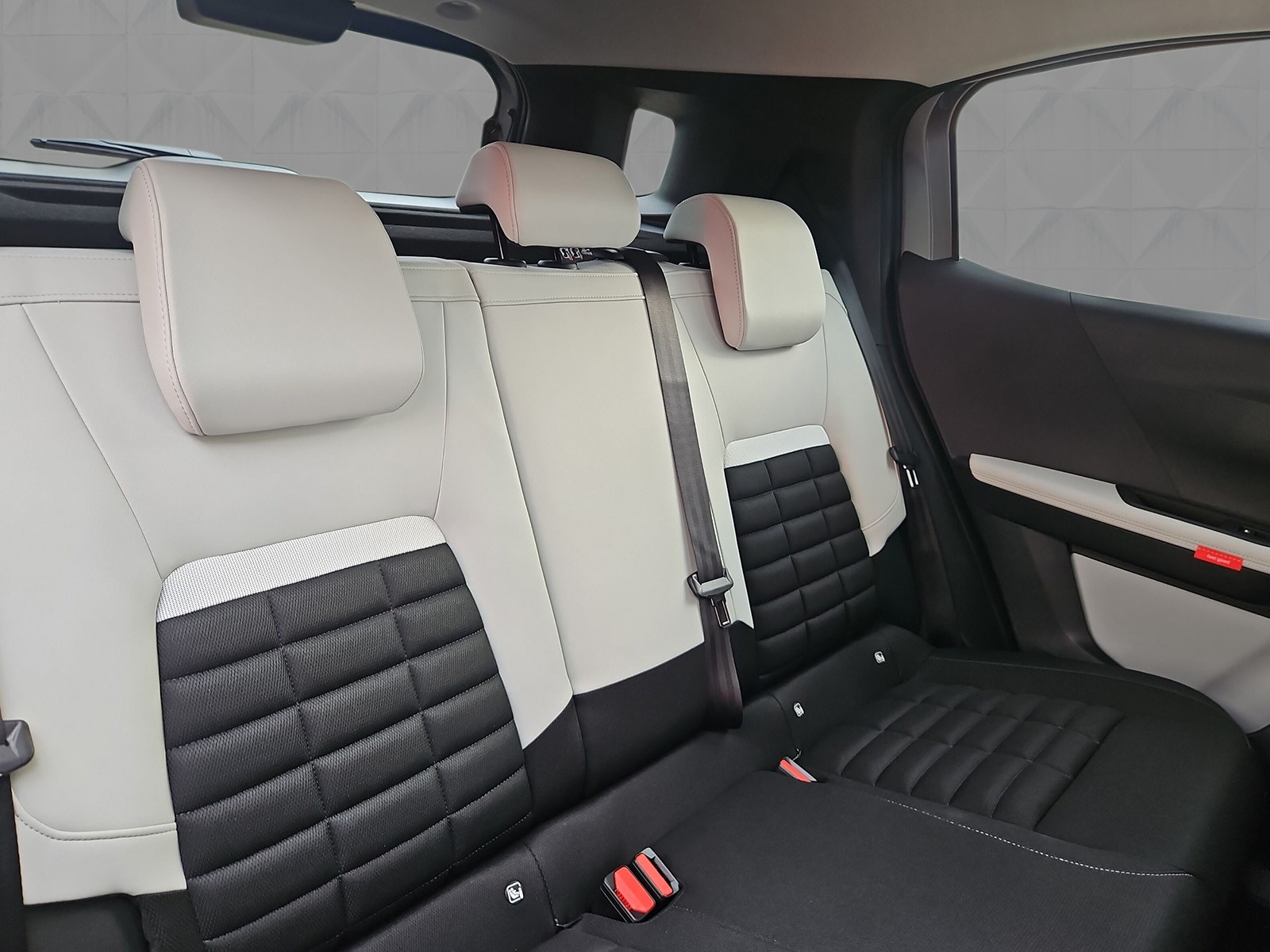 CITROEN C3 Aircross 1.2i Turbo Plus-image-11