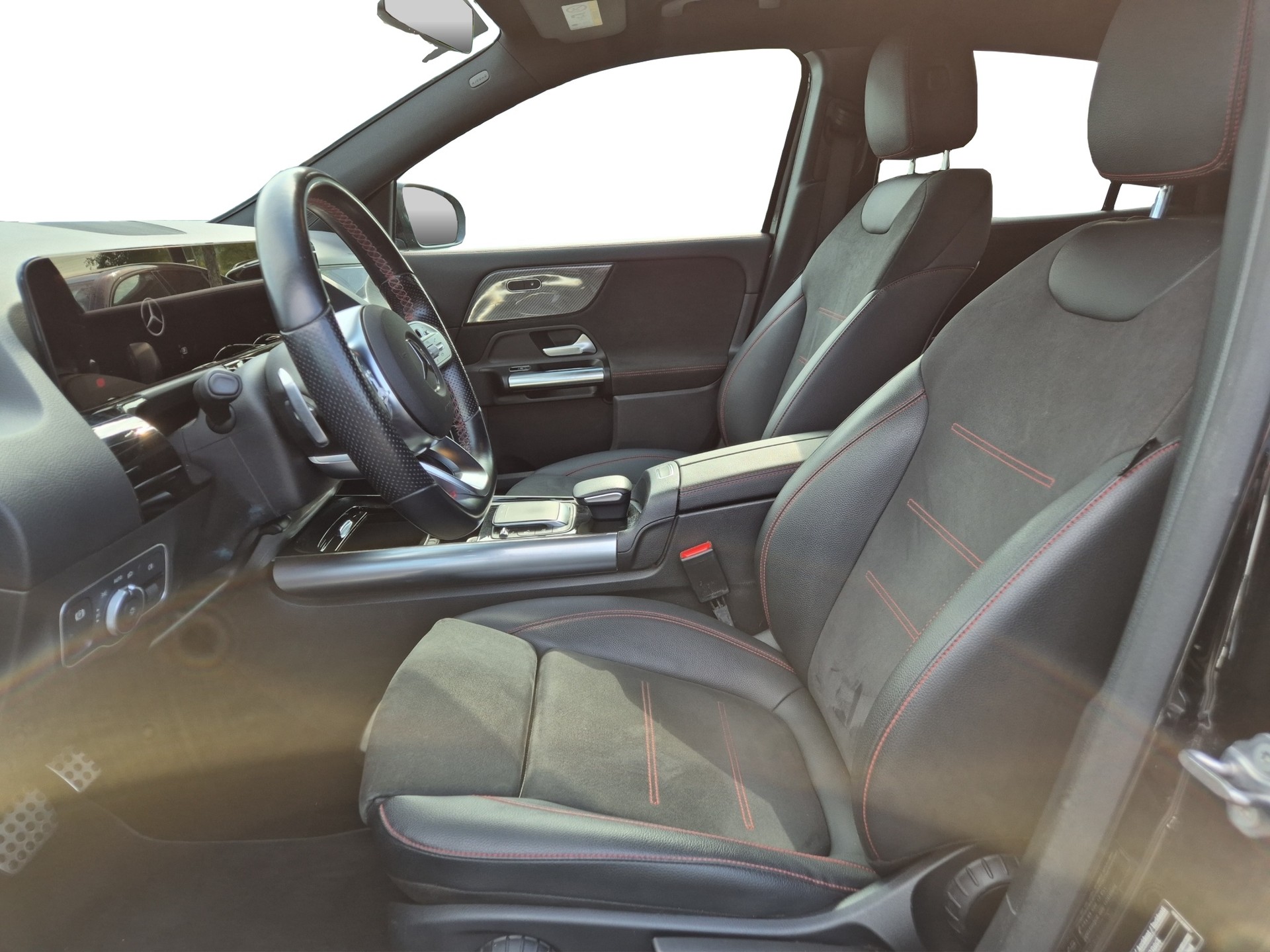 MERCEDES-BENZ GLA 250 4Matic AMG Line 8G-DCT-image-8