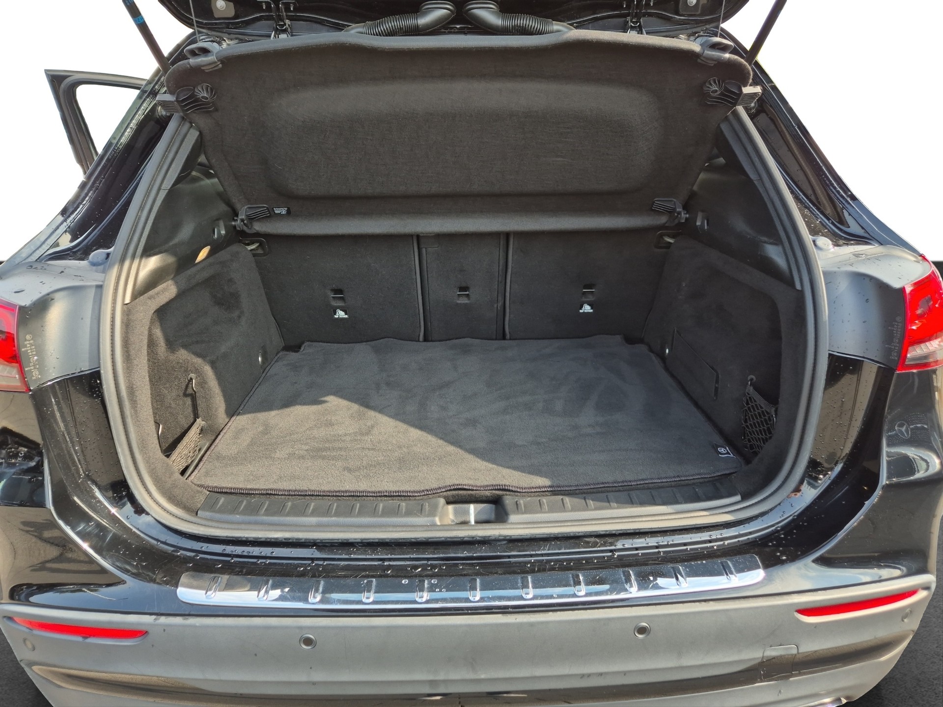 MERCEDES-BENZ GLA 250 4Matic AMG Line 8G-DCT-image-12