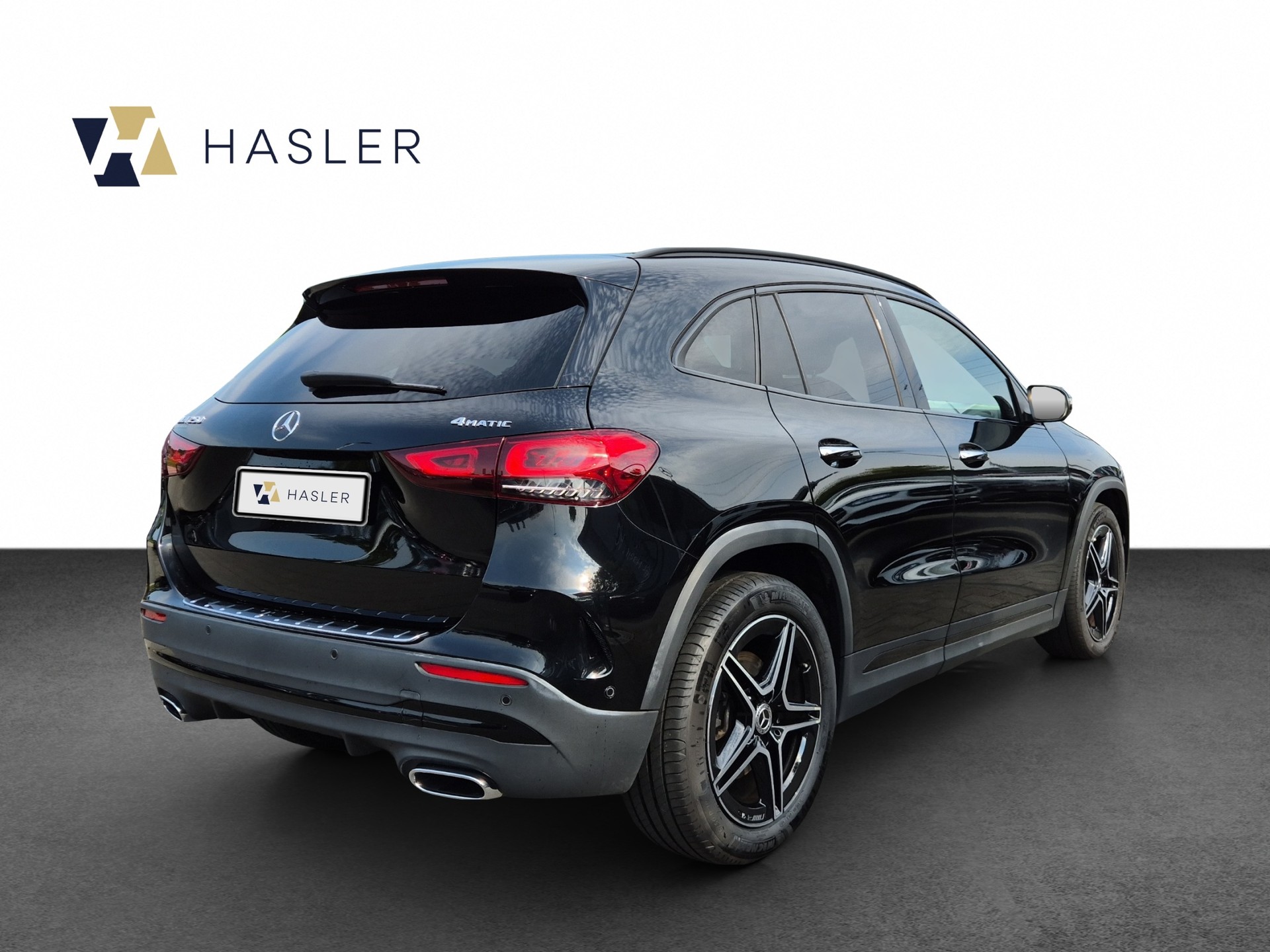 MERCEDES-BENZ GLA 250 4Matic AMG Line 8G-DCT-showroom-element-3