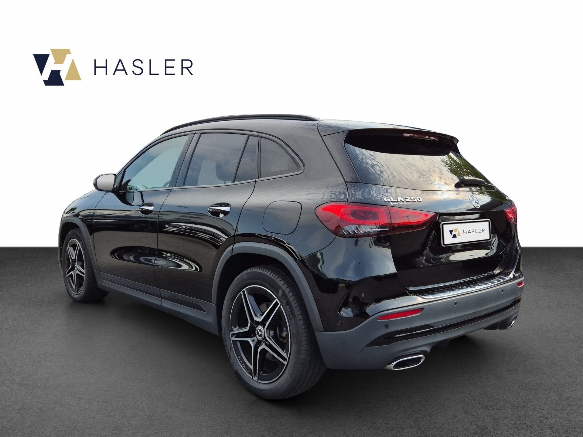 MERCEDES-BENZ GLA 250 4Matic AMG Line 8G-DCT-showroom-element-2
