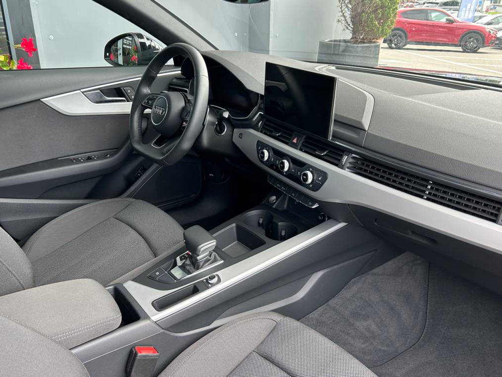 AUDI A4 30 TDi S line-image-9