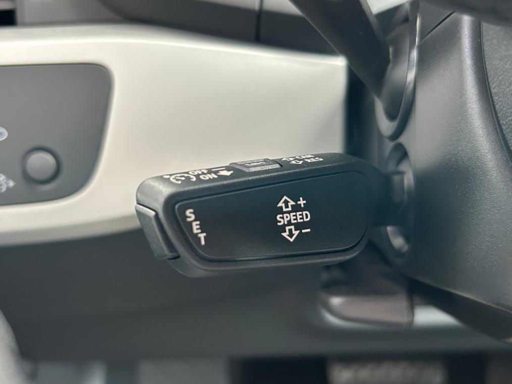 AUDI A4 30 TDi S line-image-5