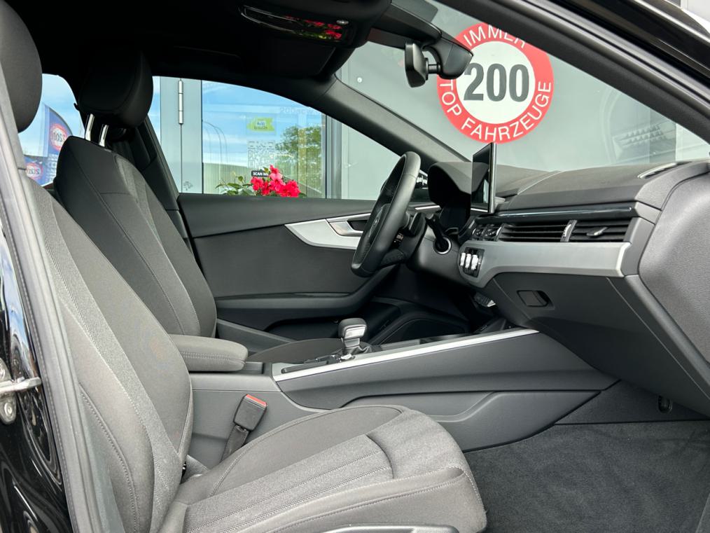 AUDI A4 30 TDi S line-image-10