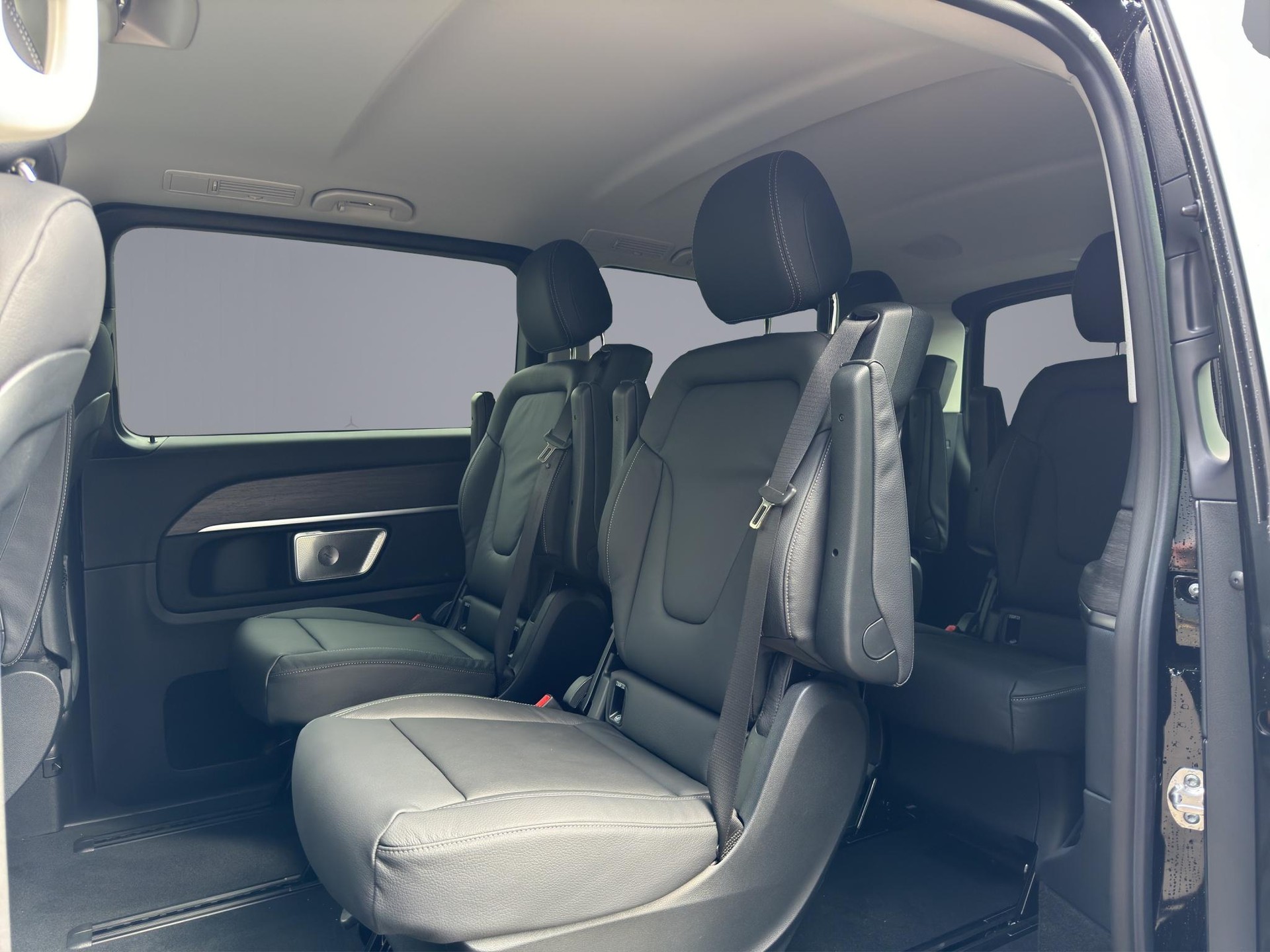 MERCEDES-BENZ V 300 d Avantgarde lang Van-image-10