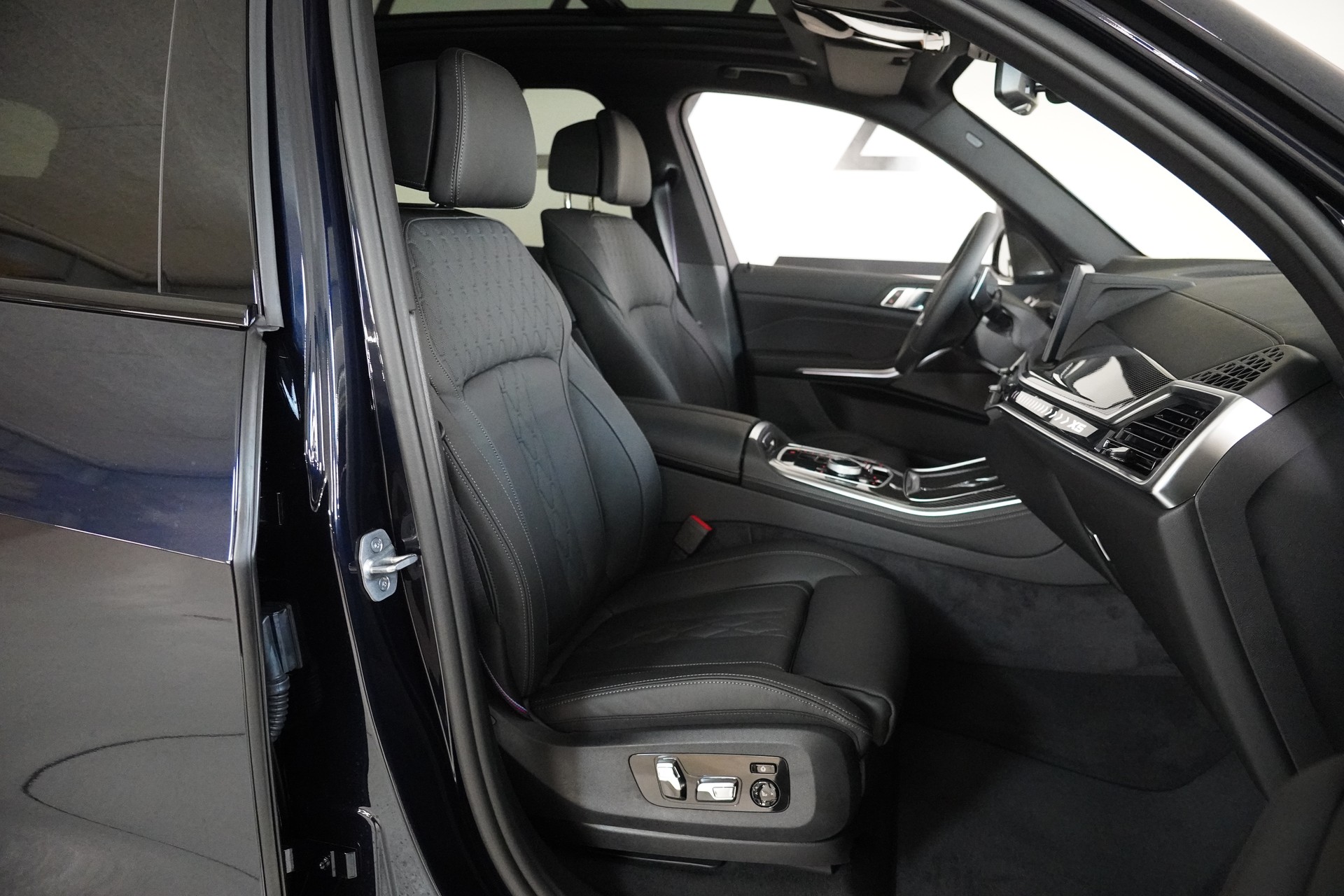 BMW X5 xDrive 48V 30d M Sport Pro Steptronic-image-15