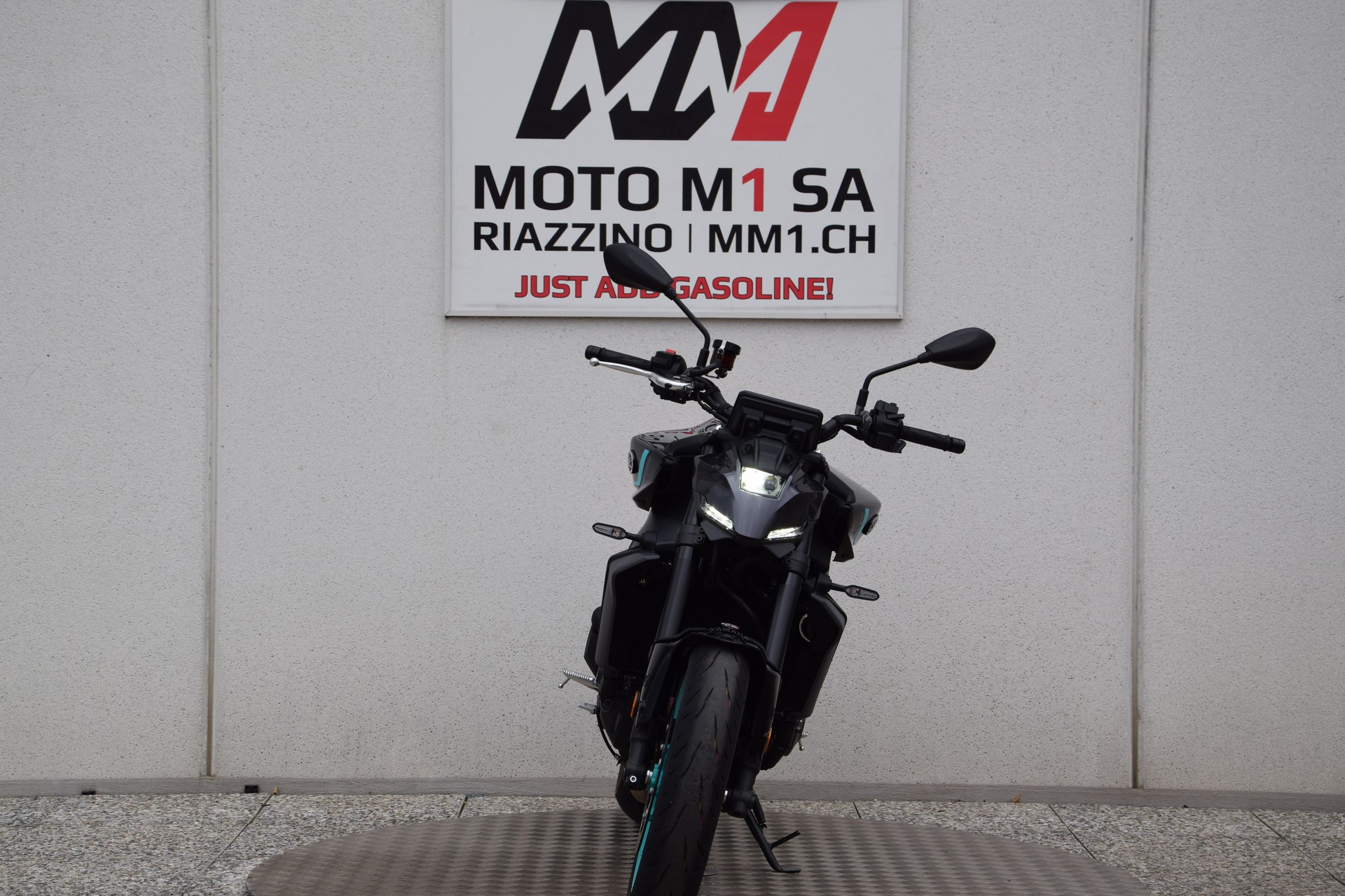 YAMAHA MT-09 Y-AMT-showroom-element-2