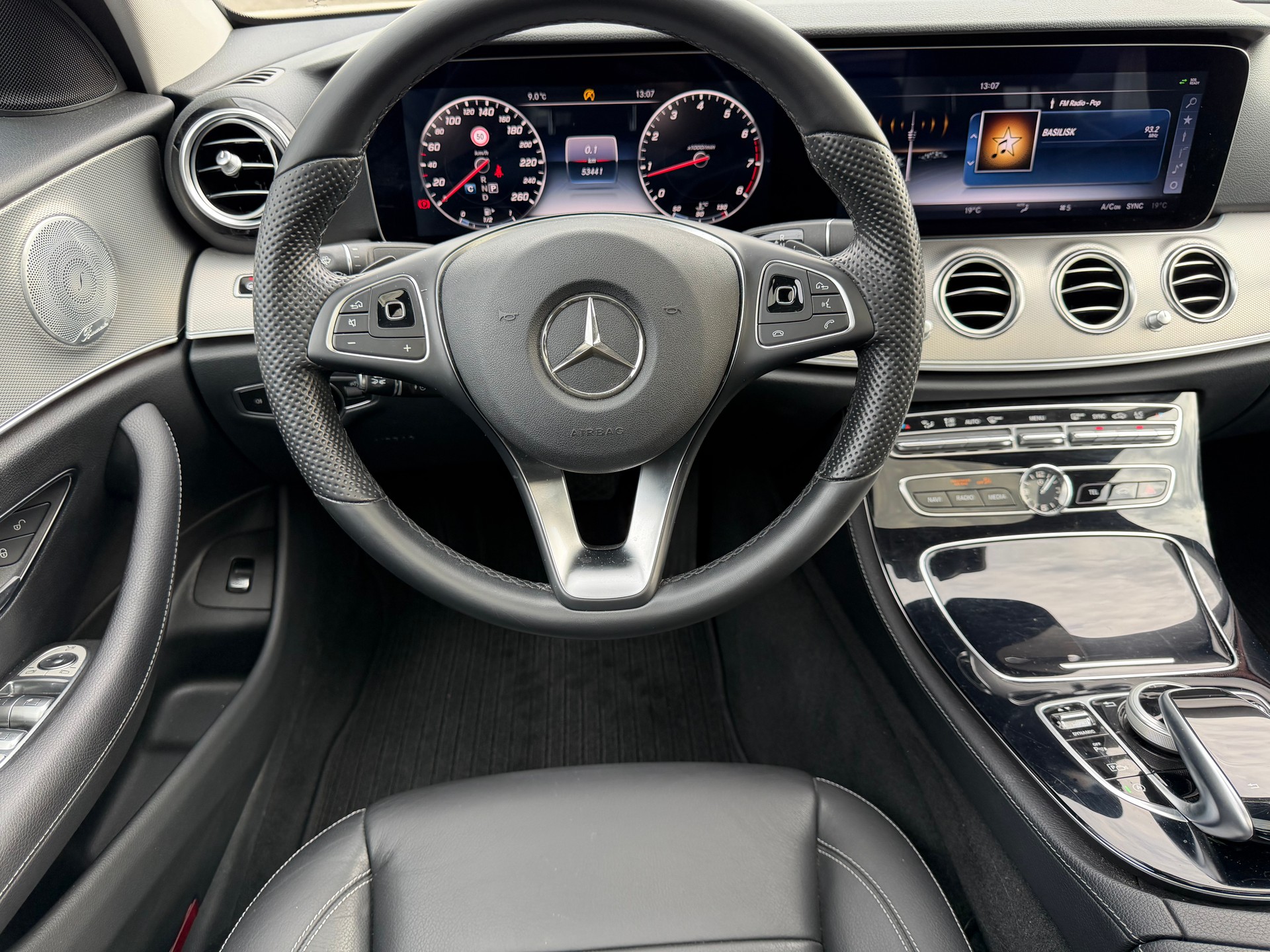 MERCEDES-BENZ E 250 Exclusive-image-15
