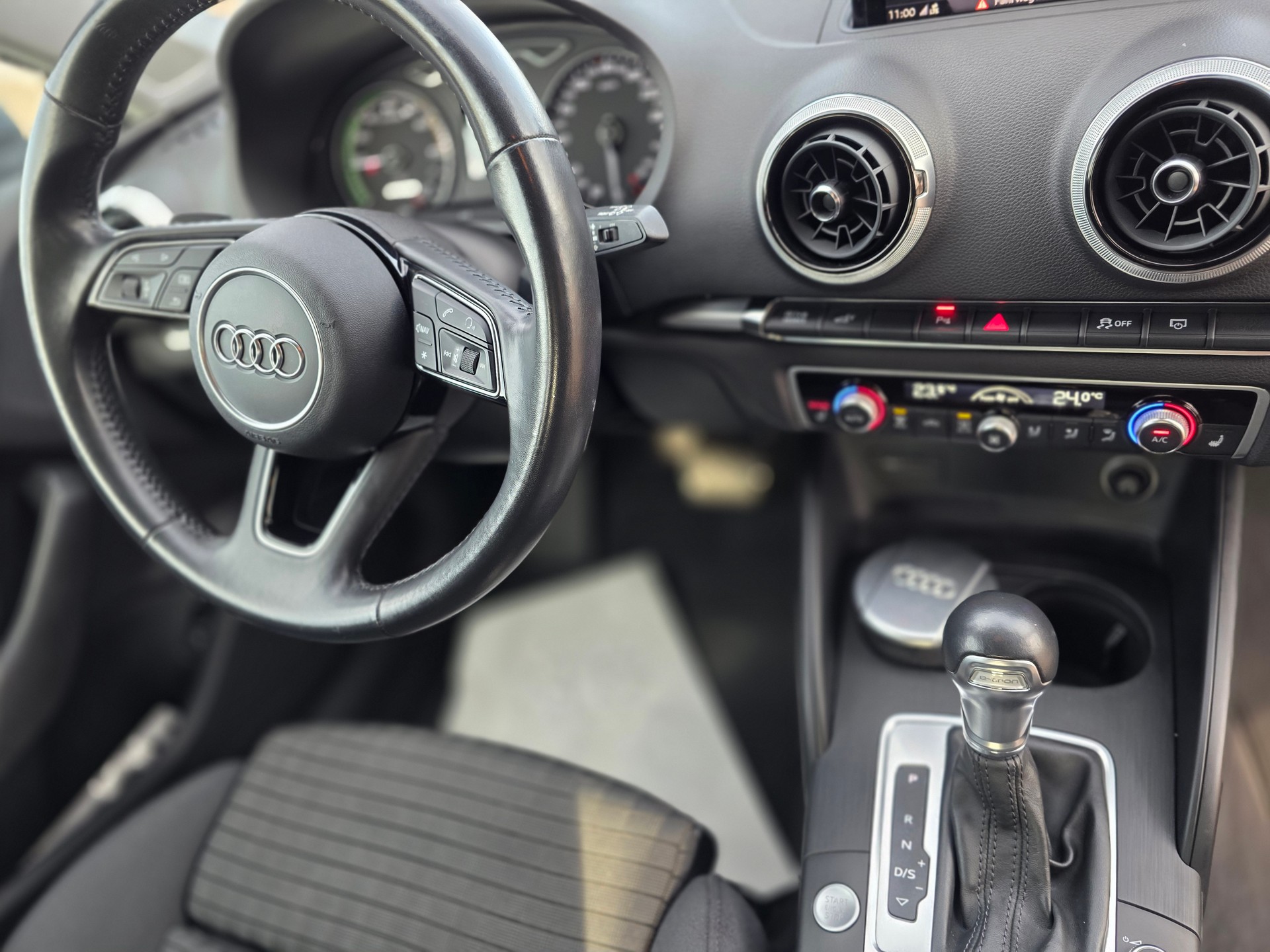 AUDI A3 Sportback 1.4 e-tron Sport S-tronic-image-15