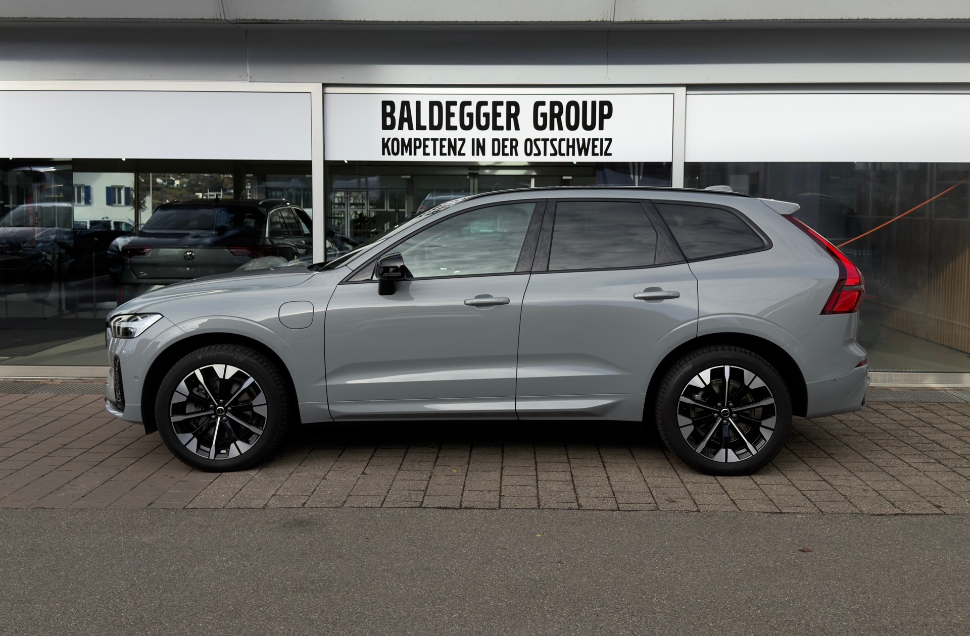 VOLVO XC60 2.0 T6 TE Ultra Dark eAWD-showroom-element-1