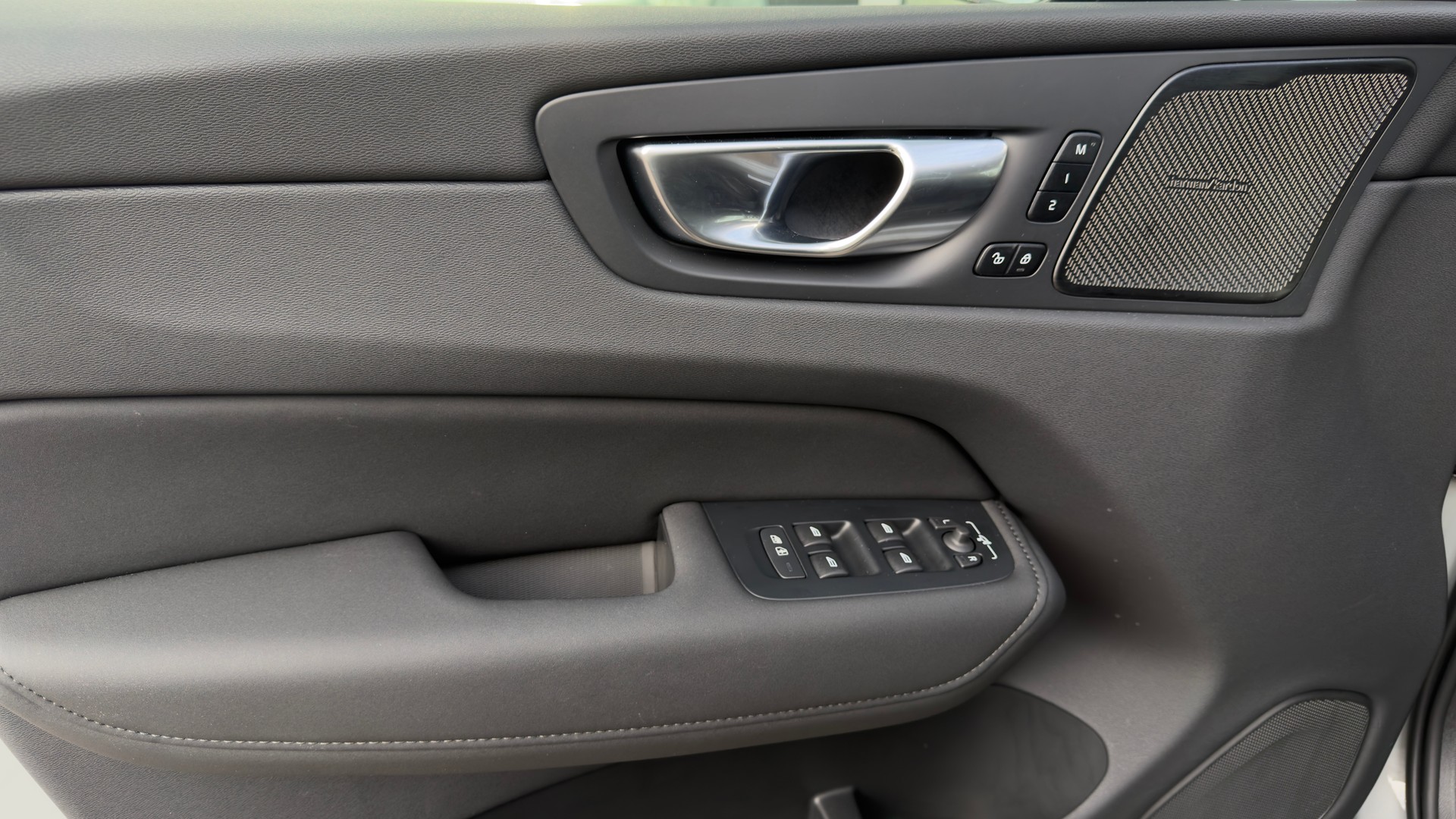 VOLVO XC60 2.0 T6 TE Ultra Dark eAWD-image-10