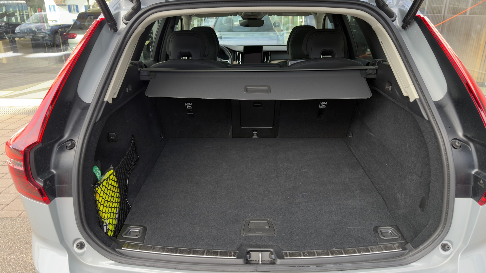 VOLVO XC60 2.0 T6 TE Ultra Dark eAWD-image-9