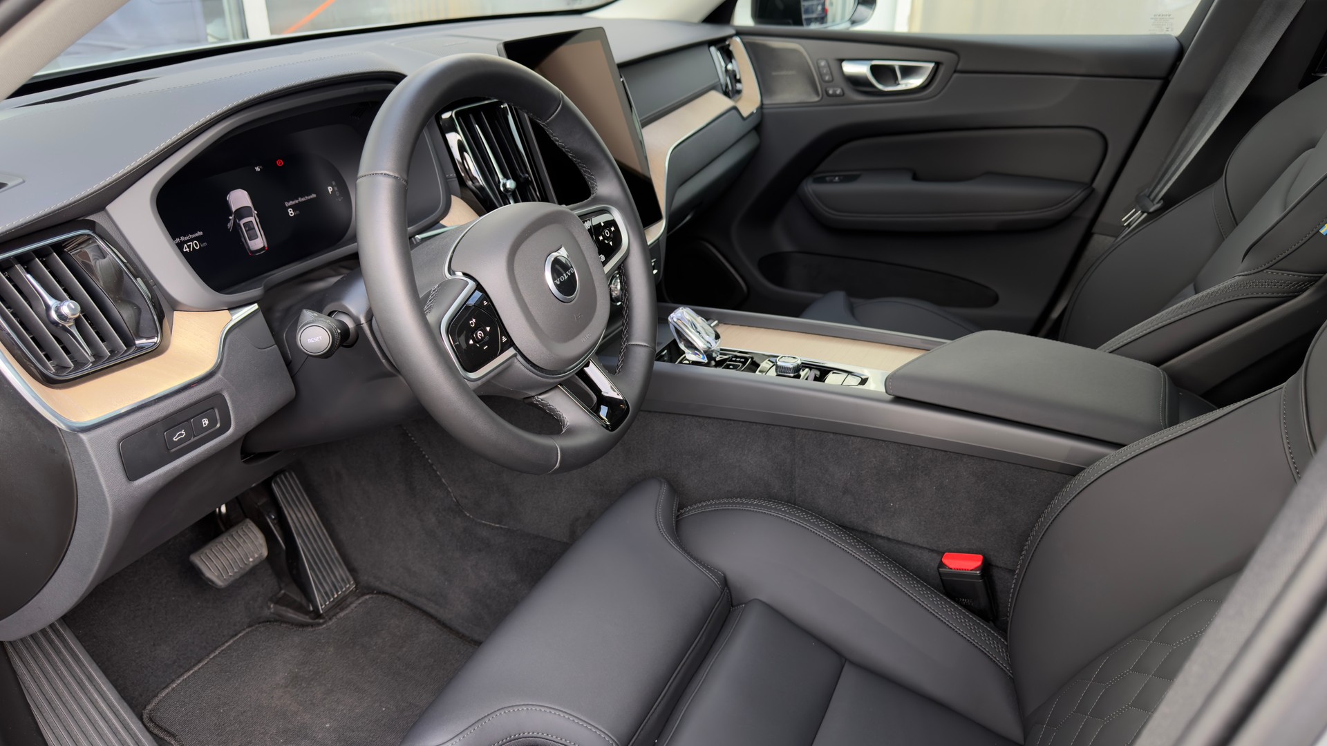 VOLVO XC60 2.0 T6 TE Ultra Dark eAWD-image-6