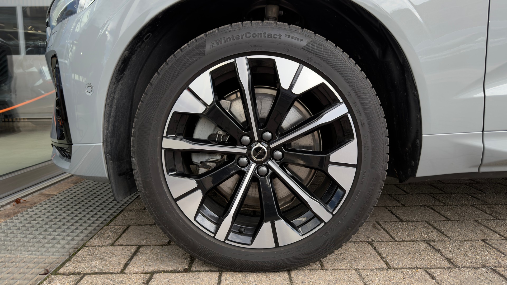 VOLVO XC60 2.0 T6 TE Ultra Dark eAWD-image-5