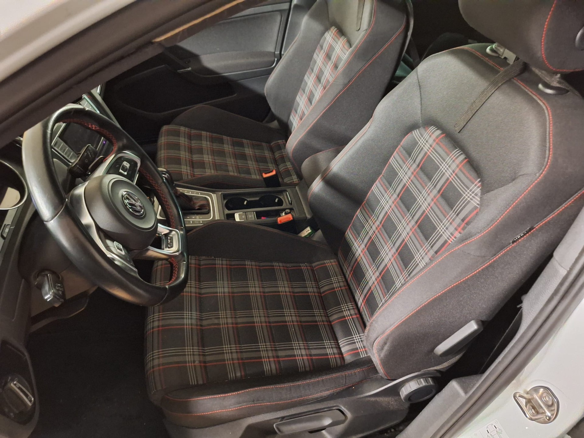 VW Golf 2.0 TSI GTI Performance DSG-image-8