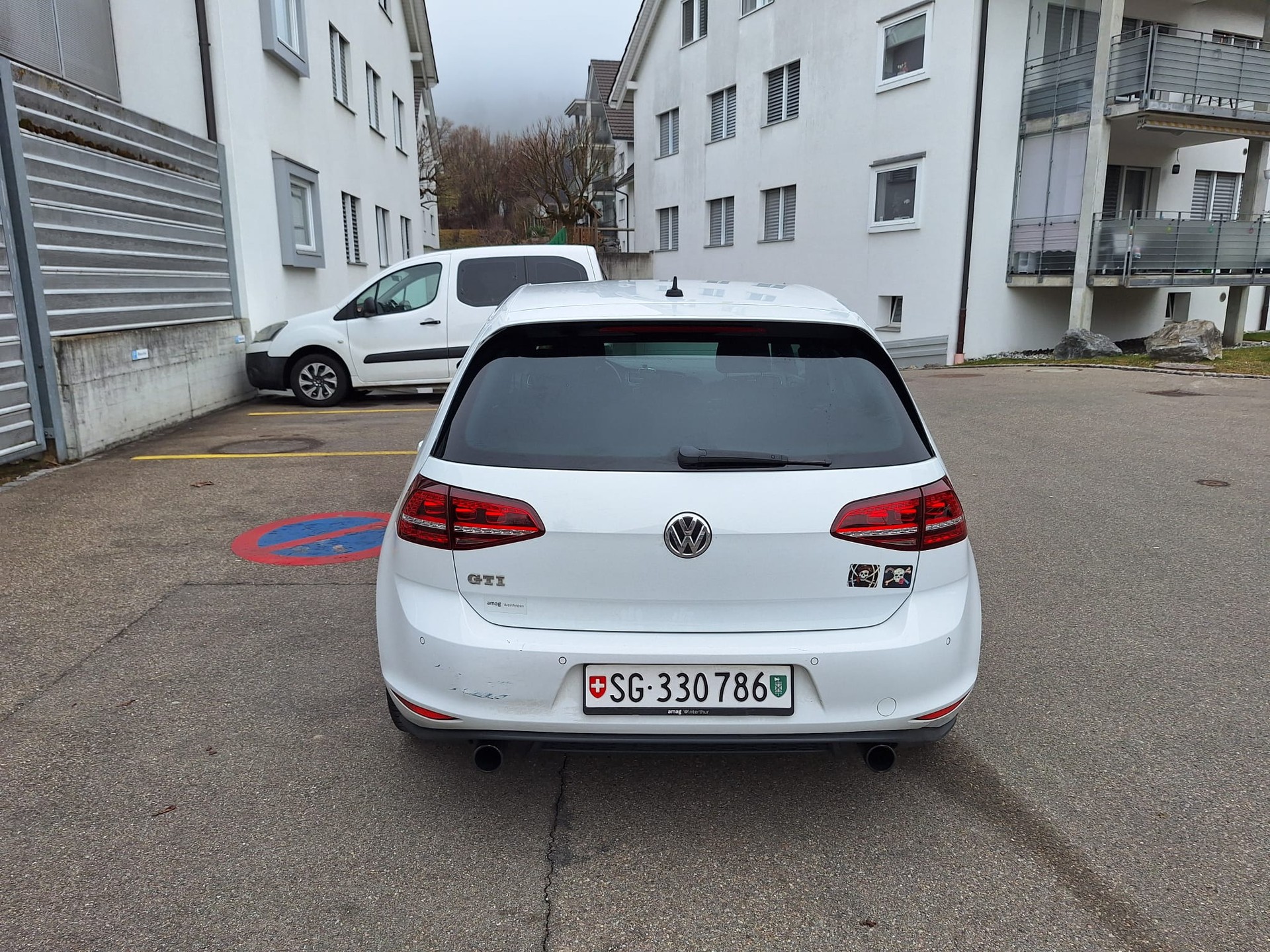 VW Golf 2.0 TSI GTI Performance DSG-image-2