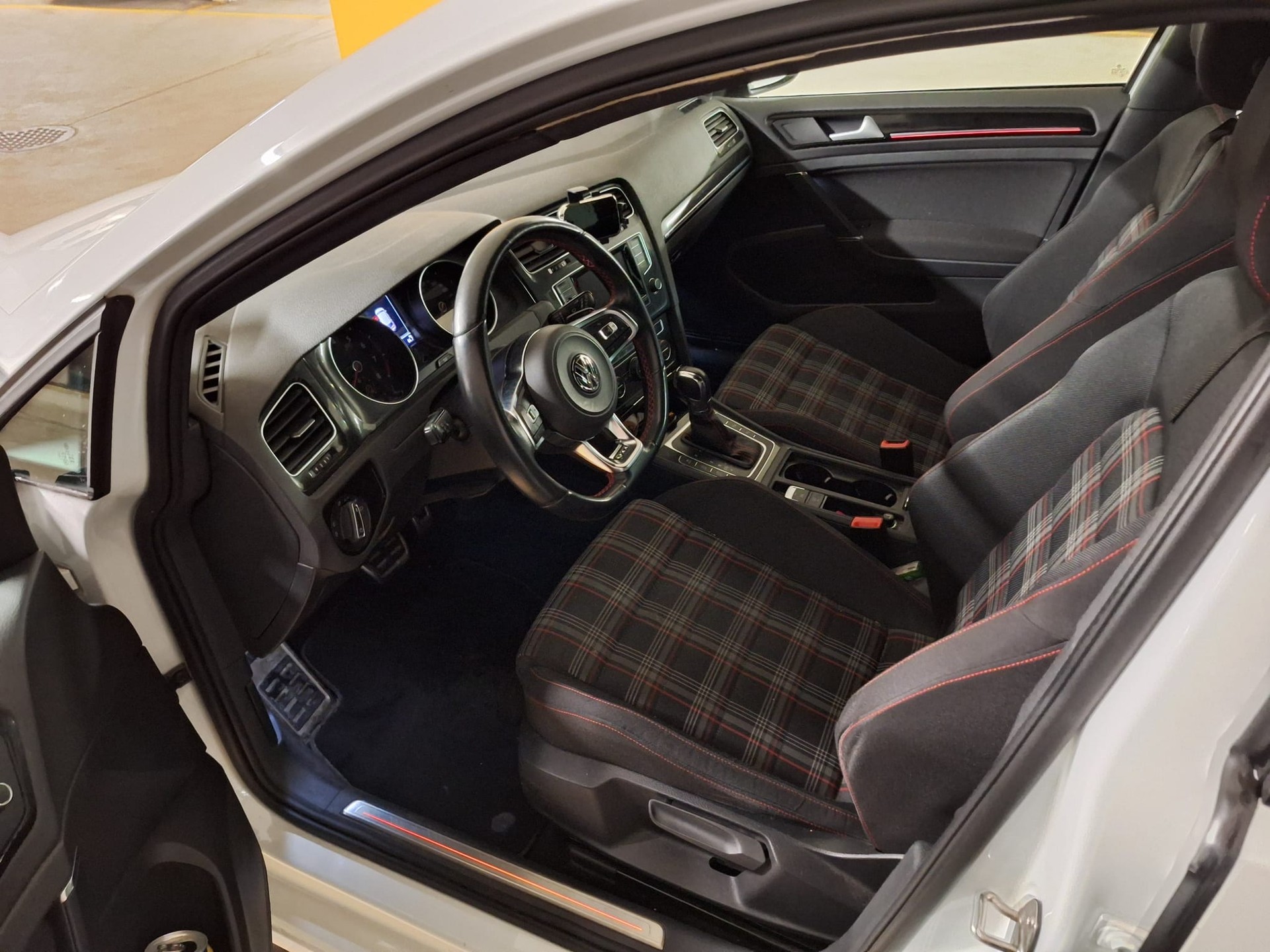 VW Golf 2.0 TSI GTI Performance DSG-image-7