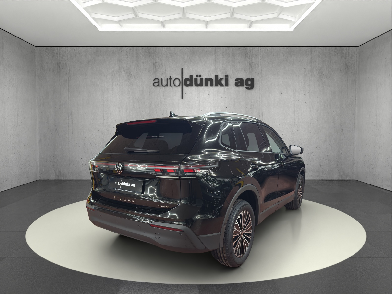 VW Tiguan 2.0 TSI DSG United 4Motion-image-3