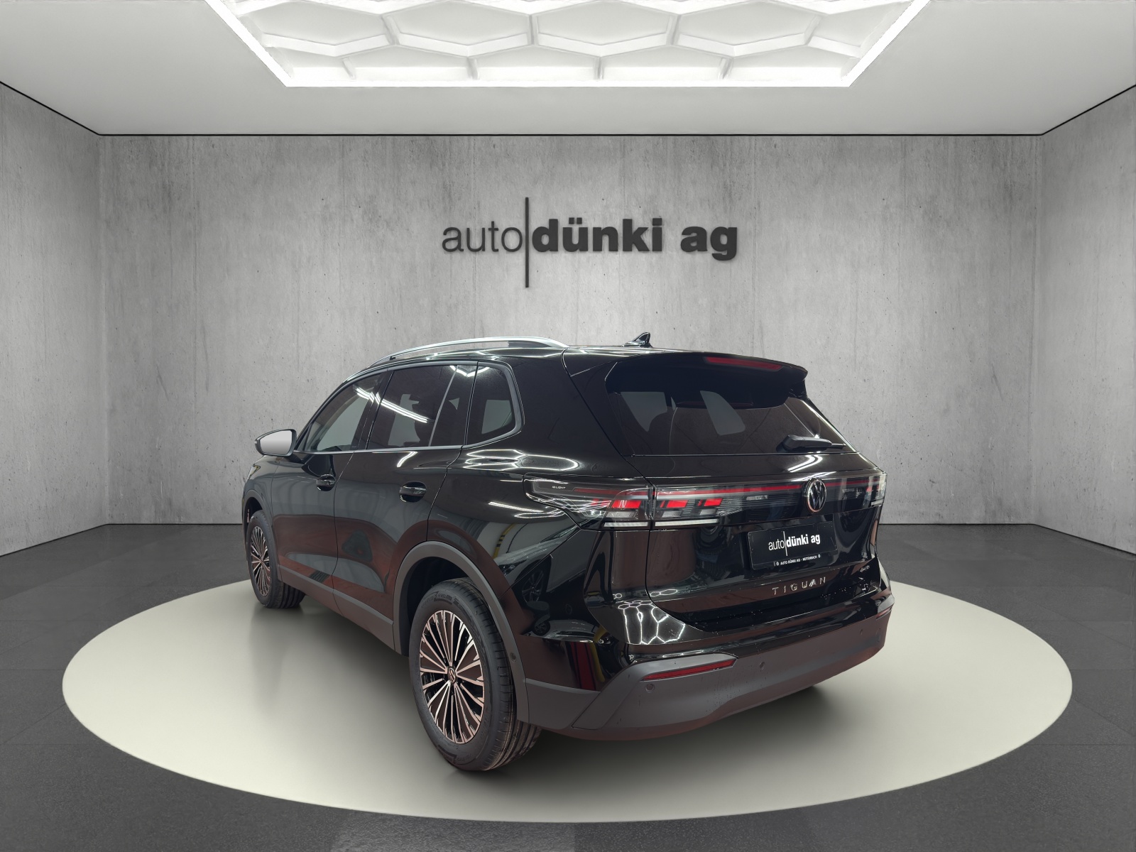 VW Tiguan 2.0 TSI DSG United 4Motion-image-2