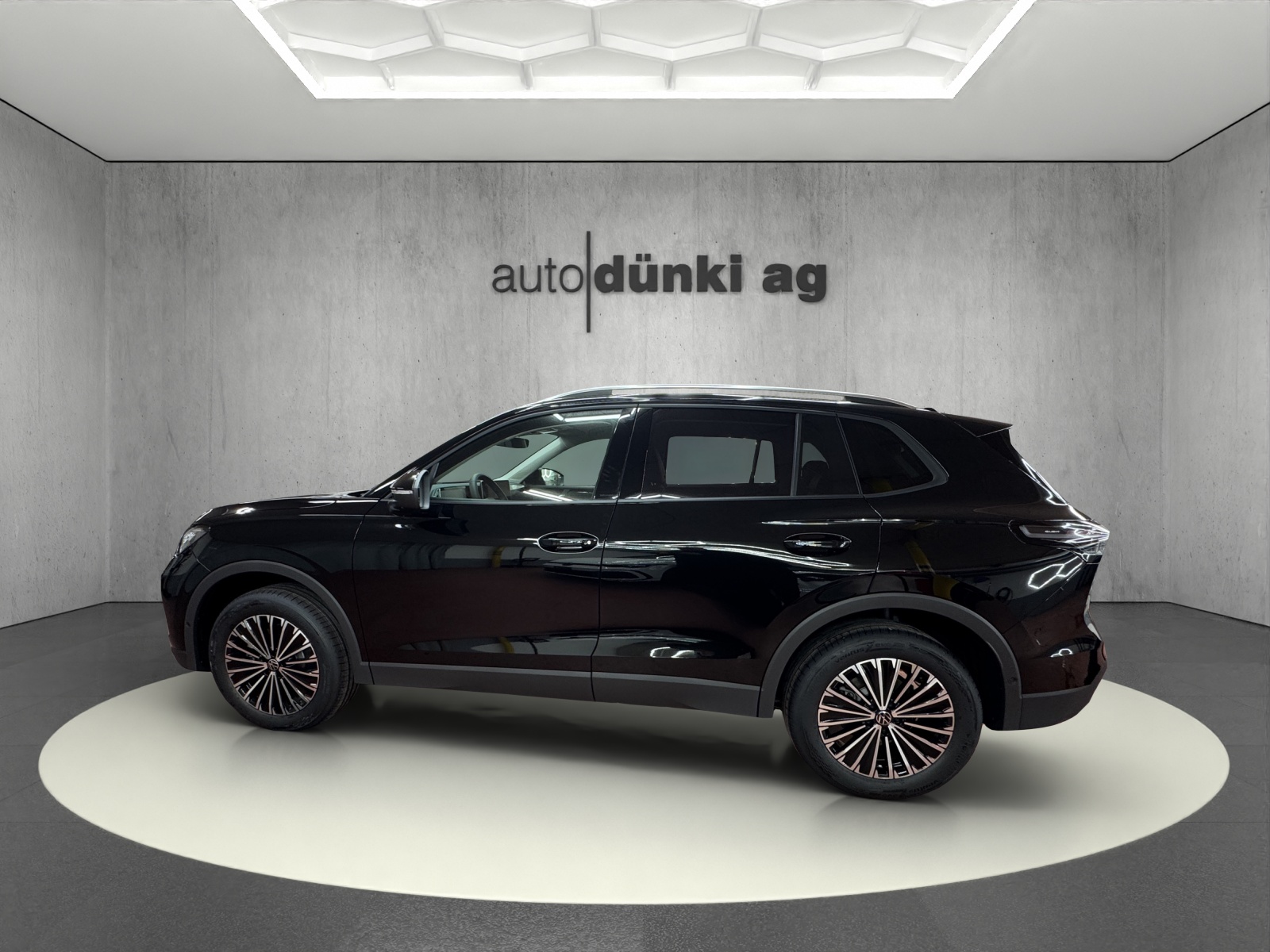 VW Tiguan 2.0 TSI DSG United 4Motion-image-1