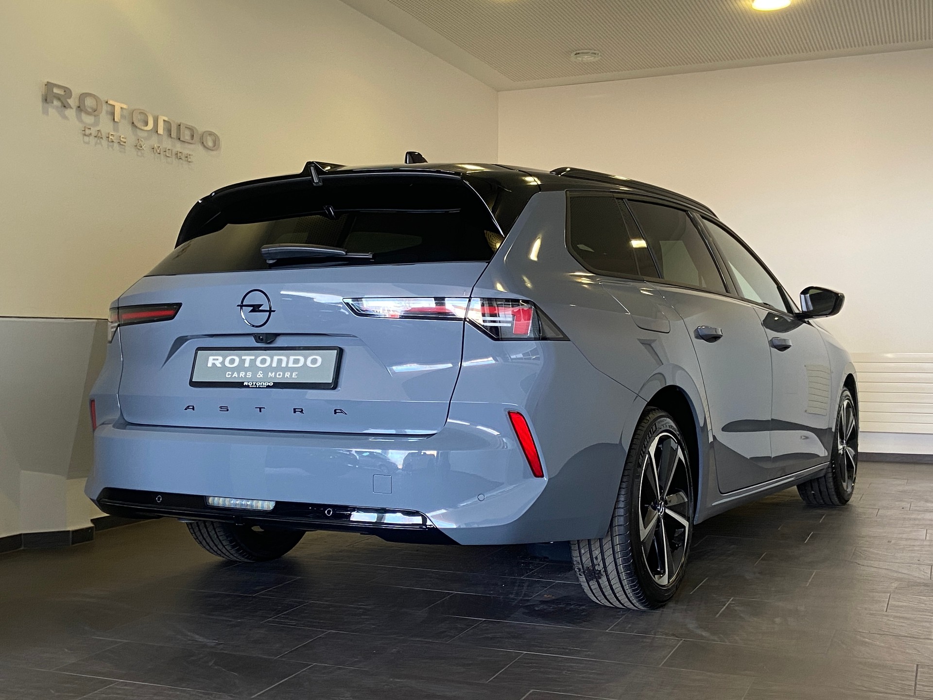 OPEL Astra Sports Tourer 1.2i Turbo GS Automat-image-1