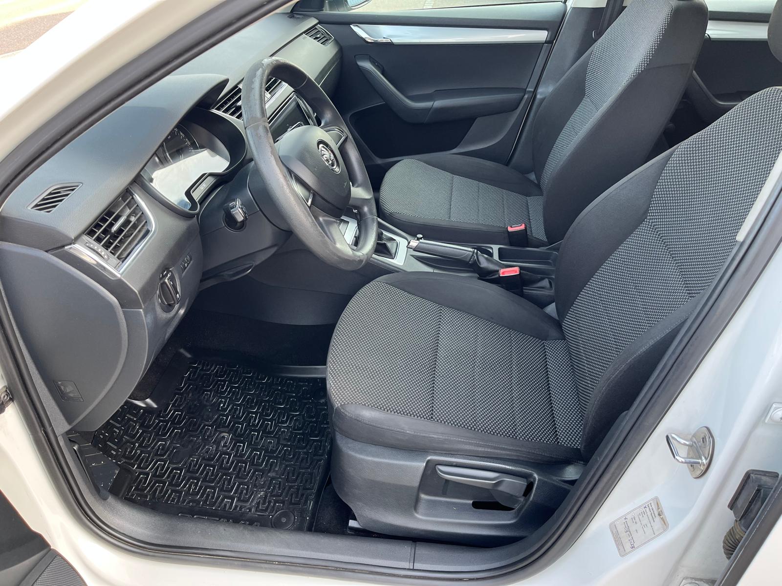 SKODA Octavia Combi 1.6 TDI Ambition 4x4-image-9