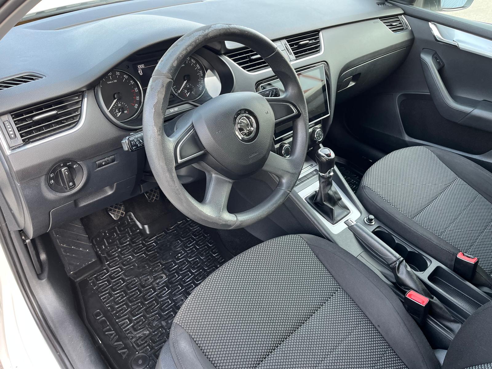 SKODA Octavia Combi 1.6 TDI Ambition 4x4-image-8