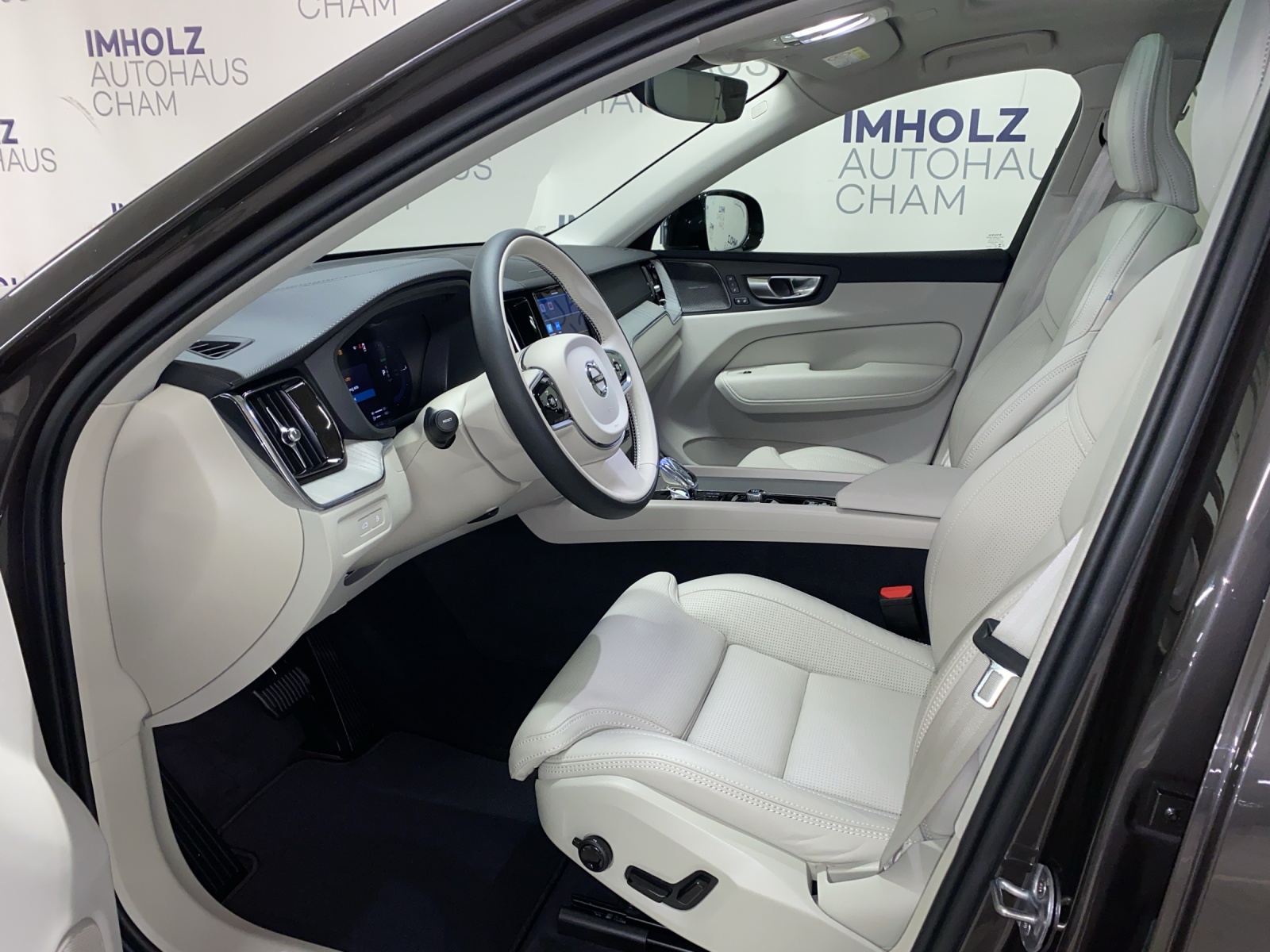 VOLVO XC60 2.0 T6 TE Ultimate Dark eAWD-image-15