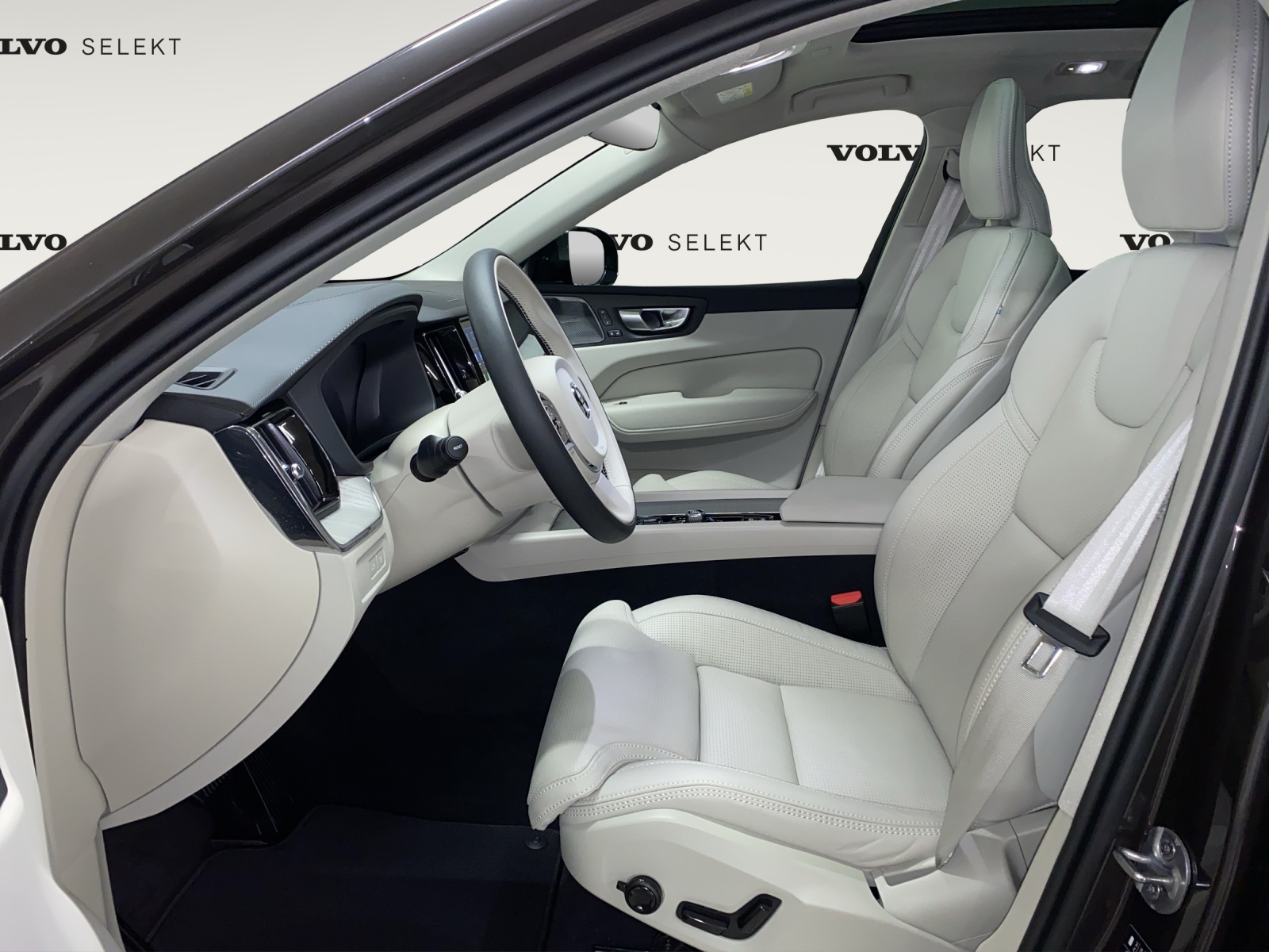 VOLVO XC60 2.0 T6 TE Ultimate Dark eAWD-image-5