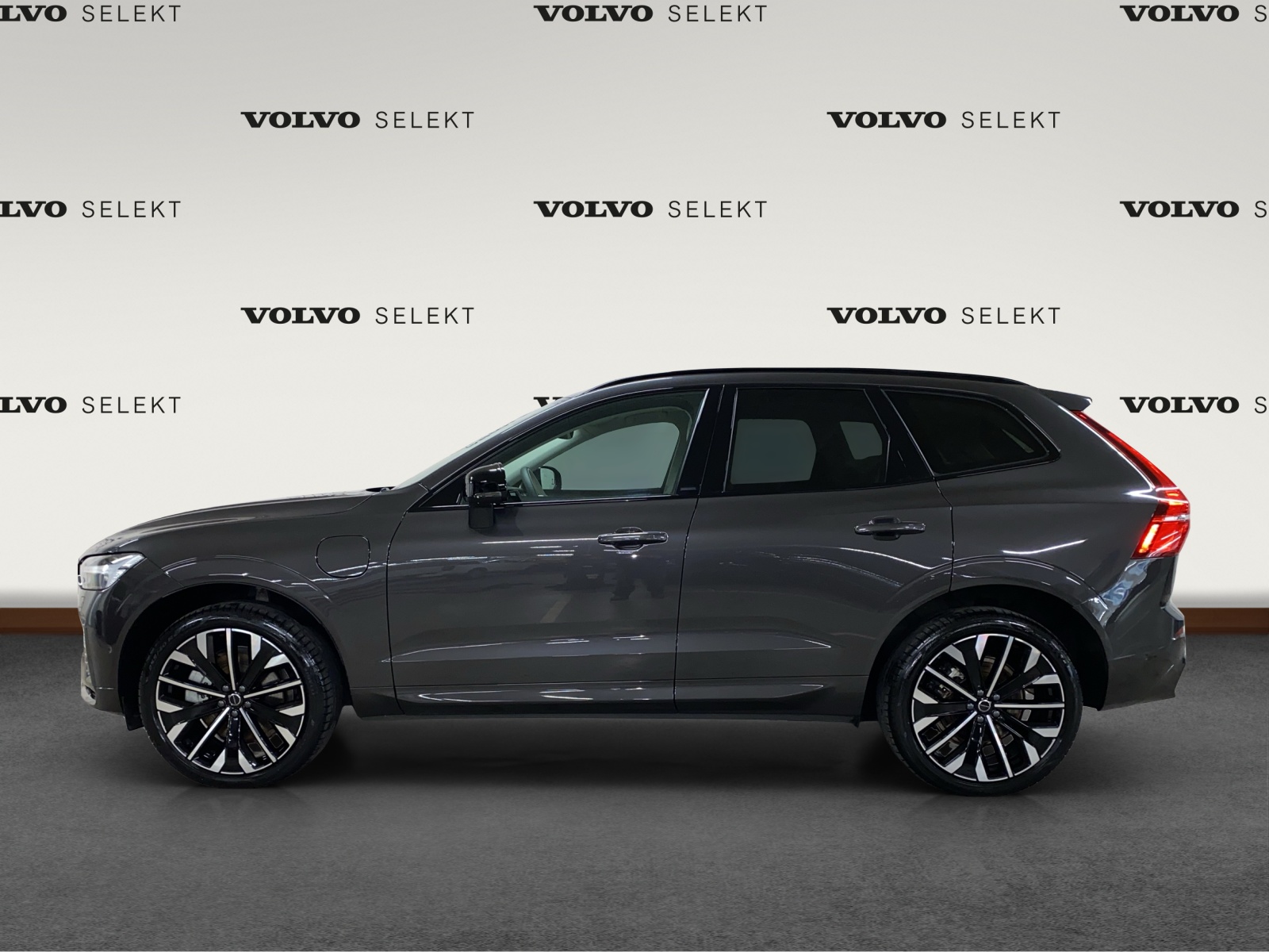 VOLVO XC60 2.0 T6 TE Ultimate Dark eAWD-image-1