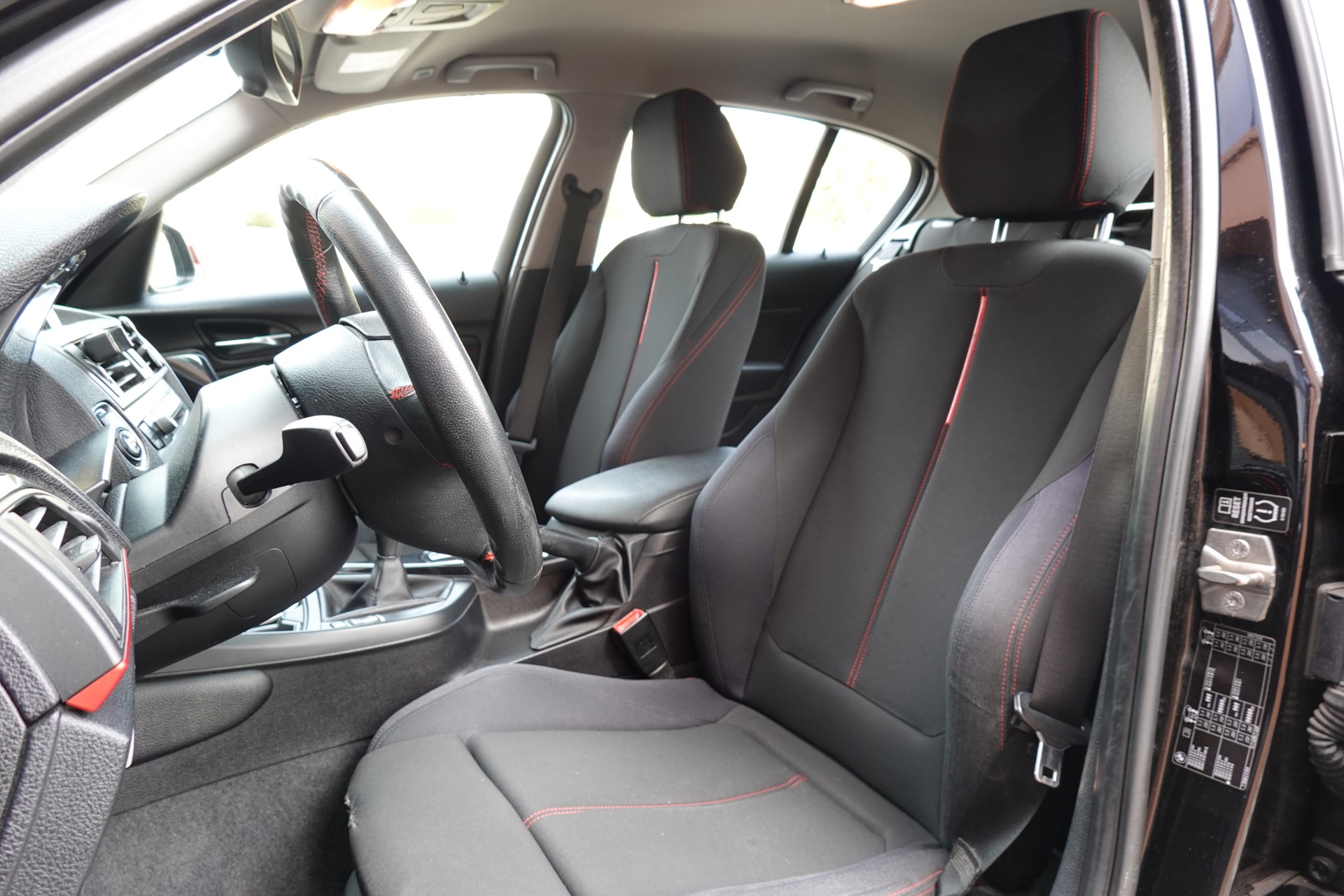 BMW 116i Sport Line - "Service à jour * Aide au stationnement arrière * Sport Line * Drive Select * Tempomat"-image-19