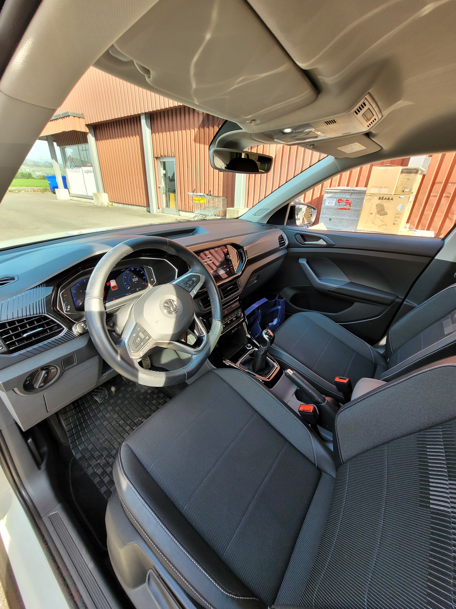 VW T-Cross 1.0 TSI Style First Edition-image-0