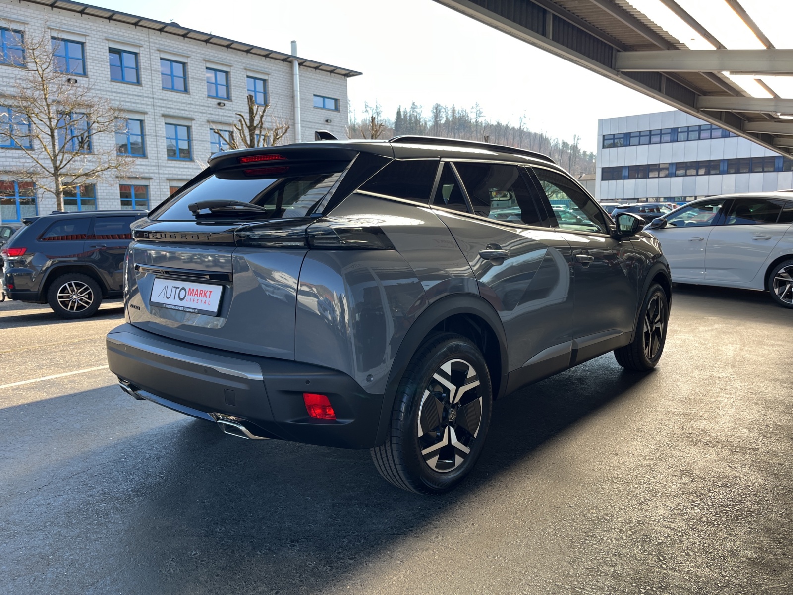PEUGEOT 2008 1.2 PureTech Allure-image-4