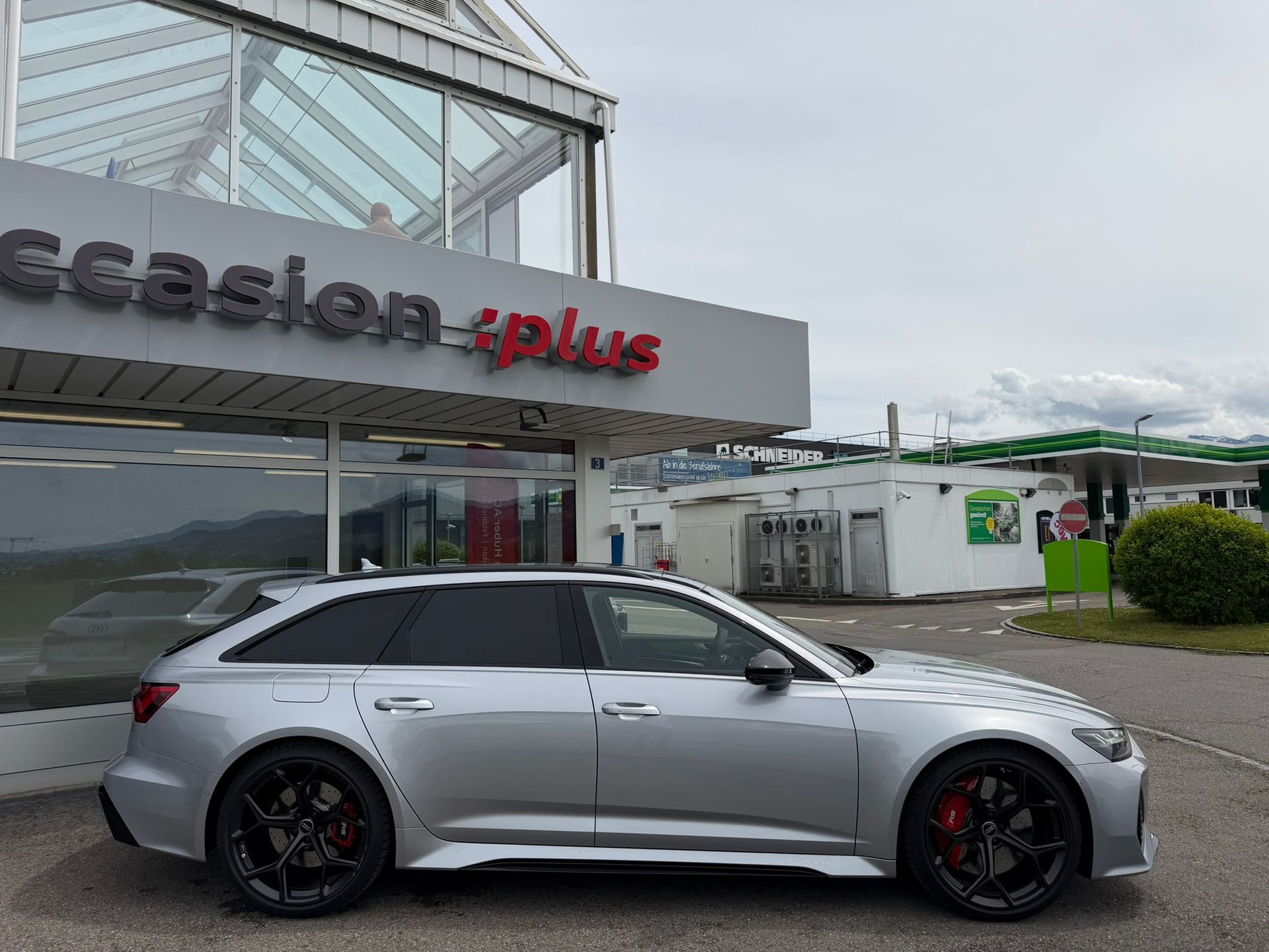 AUDI RS6 Avant 4.0 TFSI V8 Performance quattro-image-2
