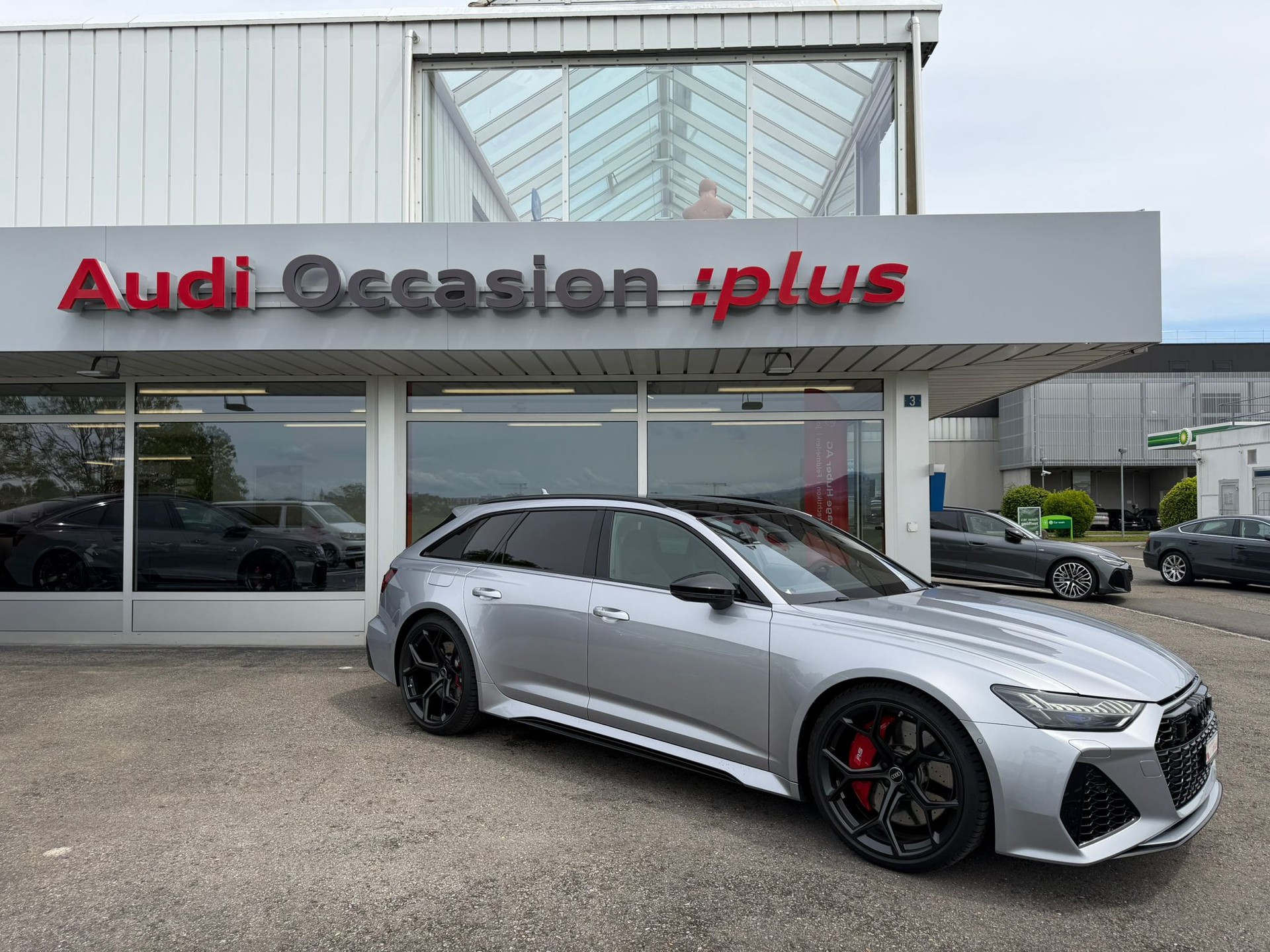 AUDI RS6 Avant 4.0 TFSI V8 Performance quattro-image-1