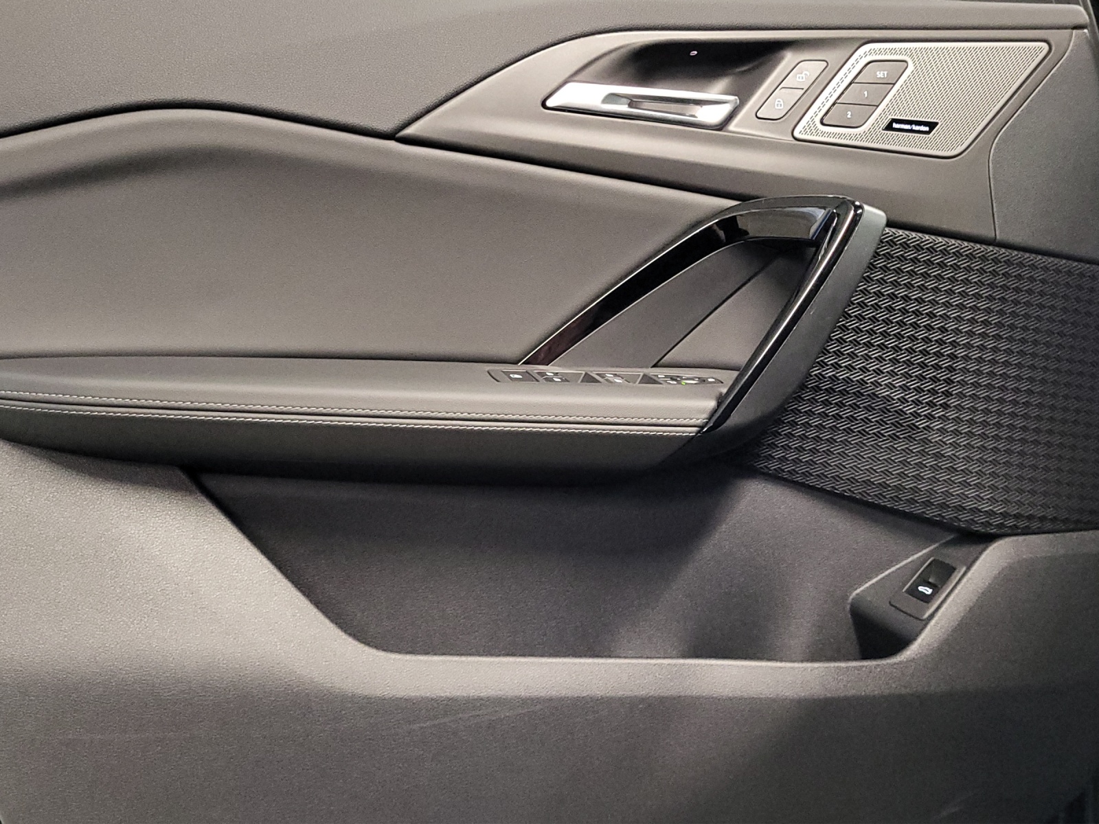 BMW X1 sDrive 18i-image-17