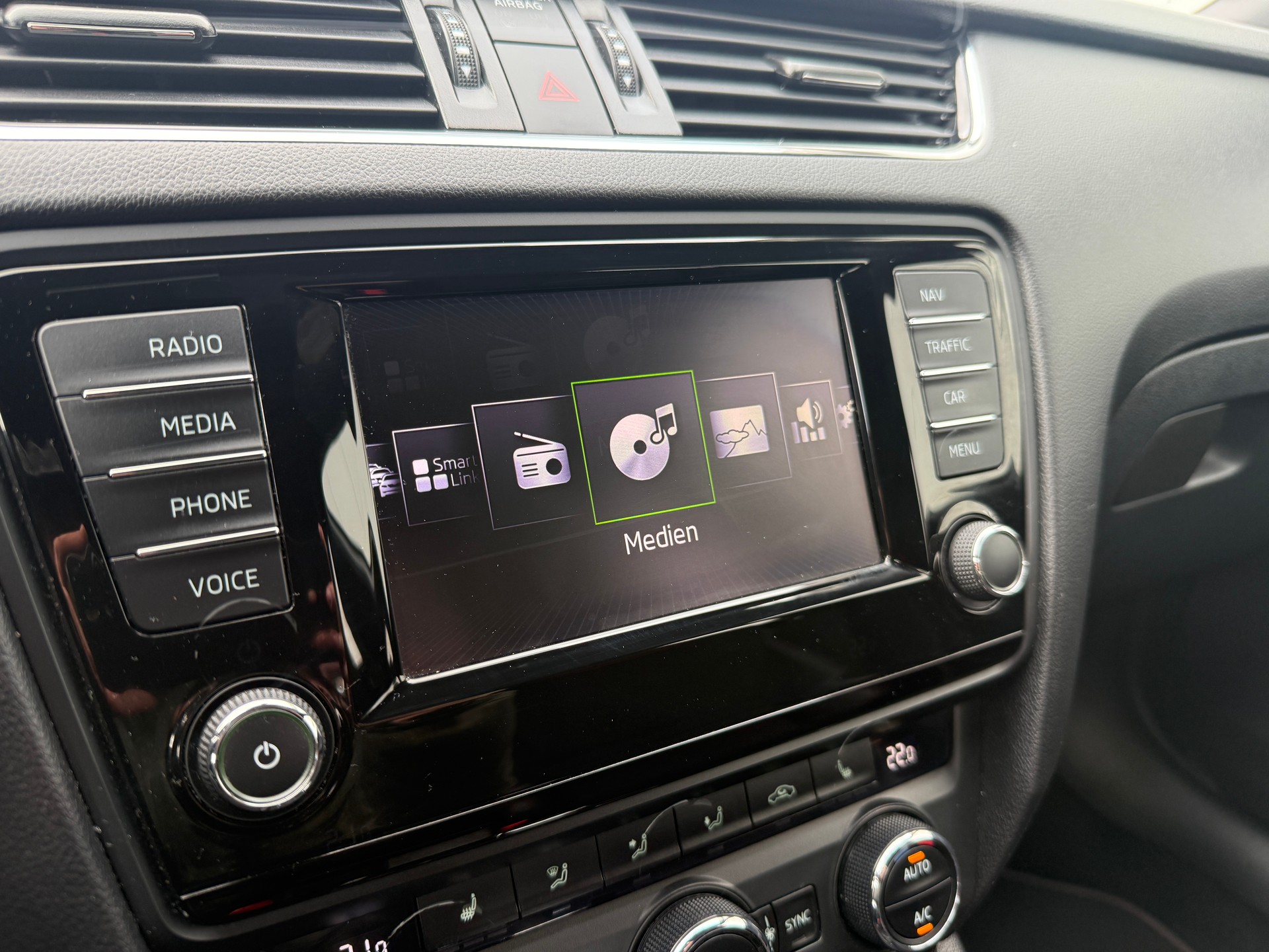 SKODA Octavia Combi 2.0 TSI RS DSG-image-24