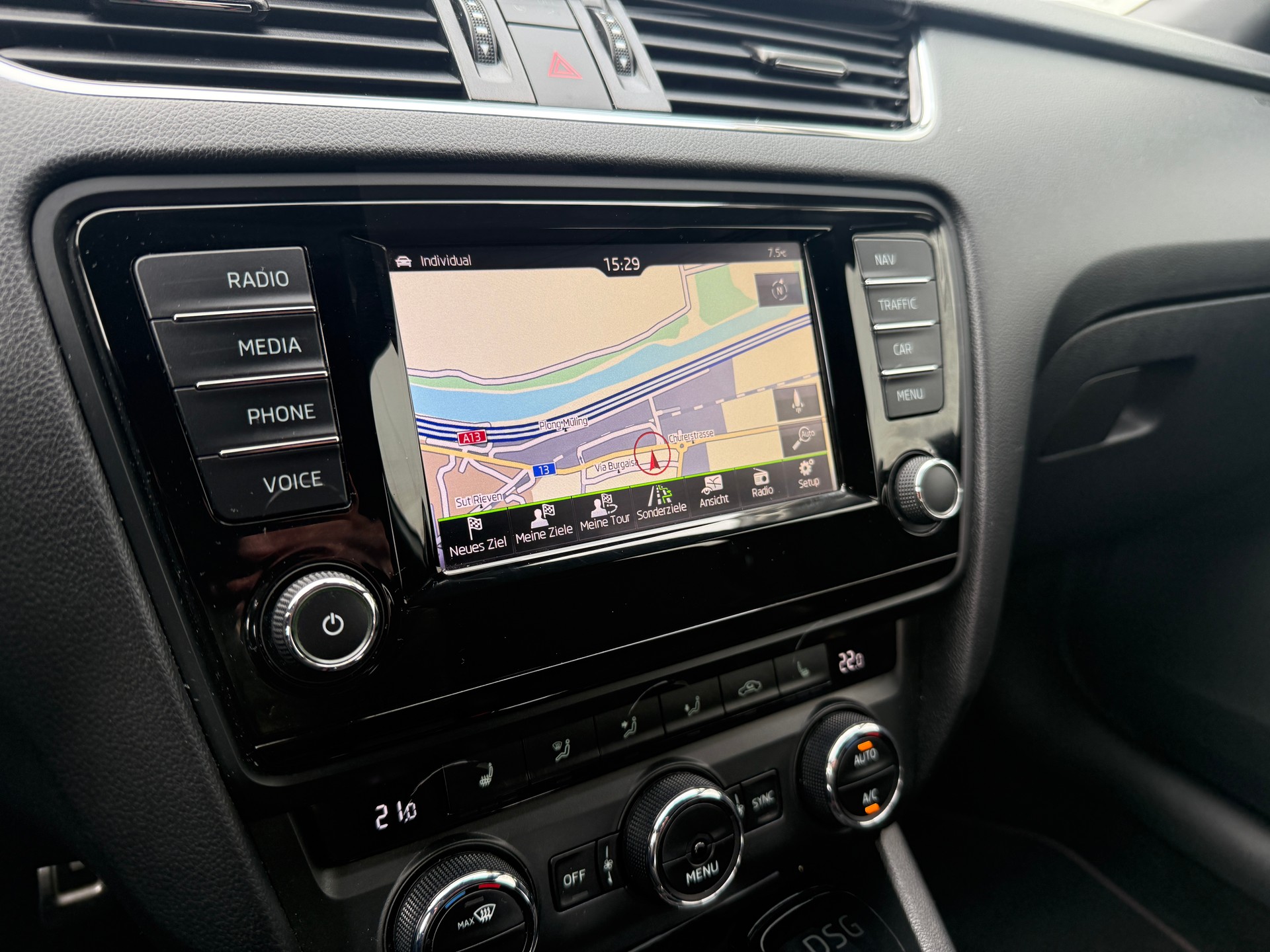SKODA Octavia Combi 2.0 TSI RS DSG-image-23
