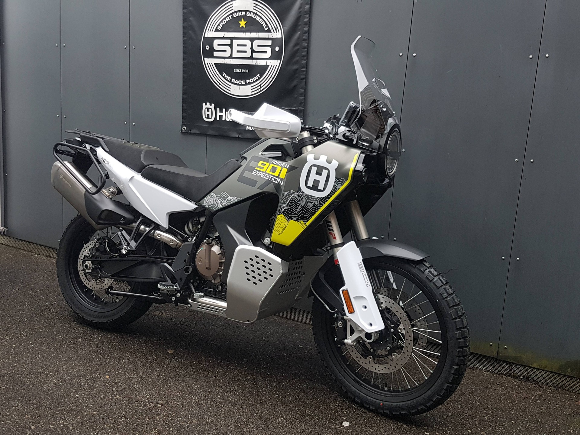 HUSQVARNA Norden 901 Expedition-showroom-element-1