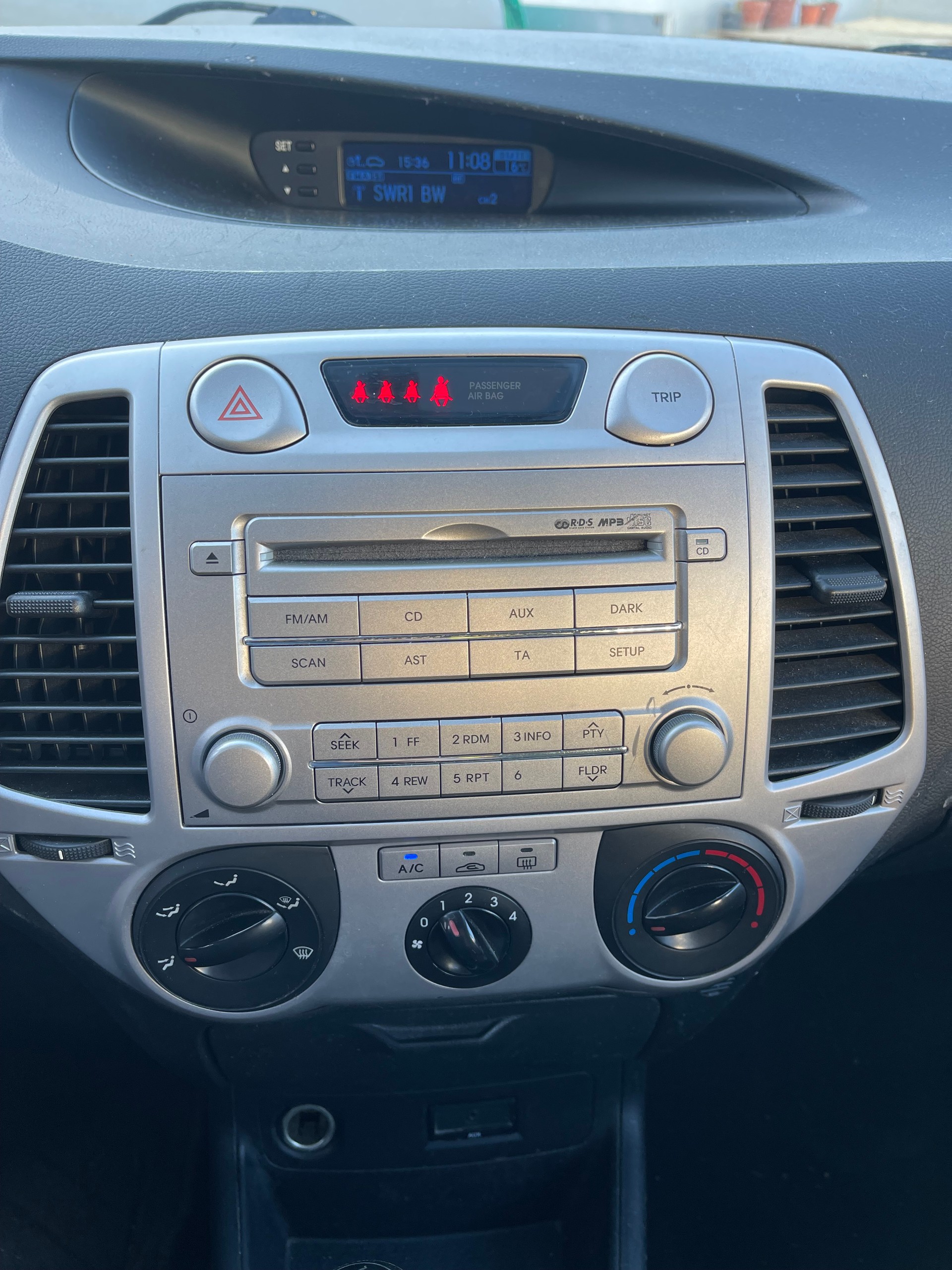 HYUNDAI i20 1.4 Style ab Kontrolle-Mfk-Expertise-image-8