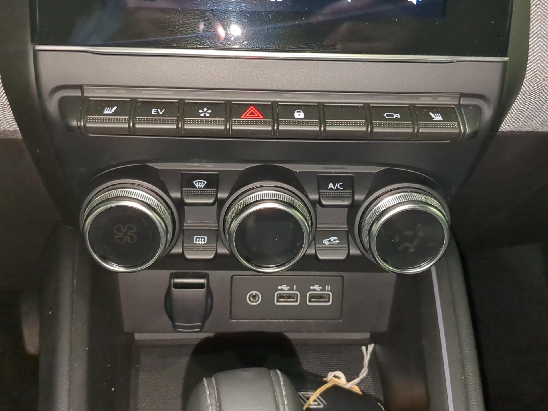 RENAULT Clio 1.6 E-Tech Techno-image-19
